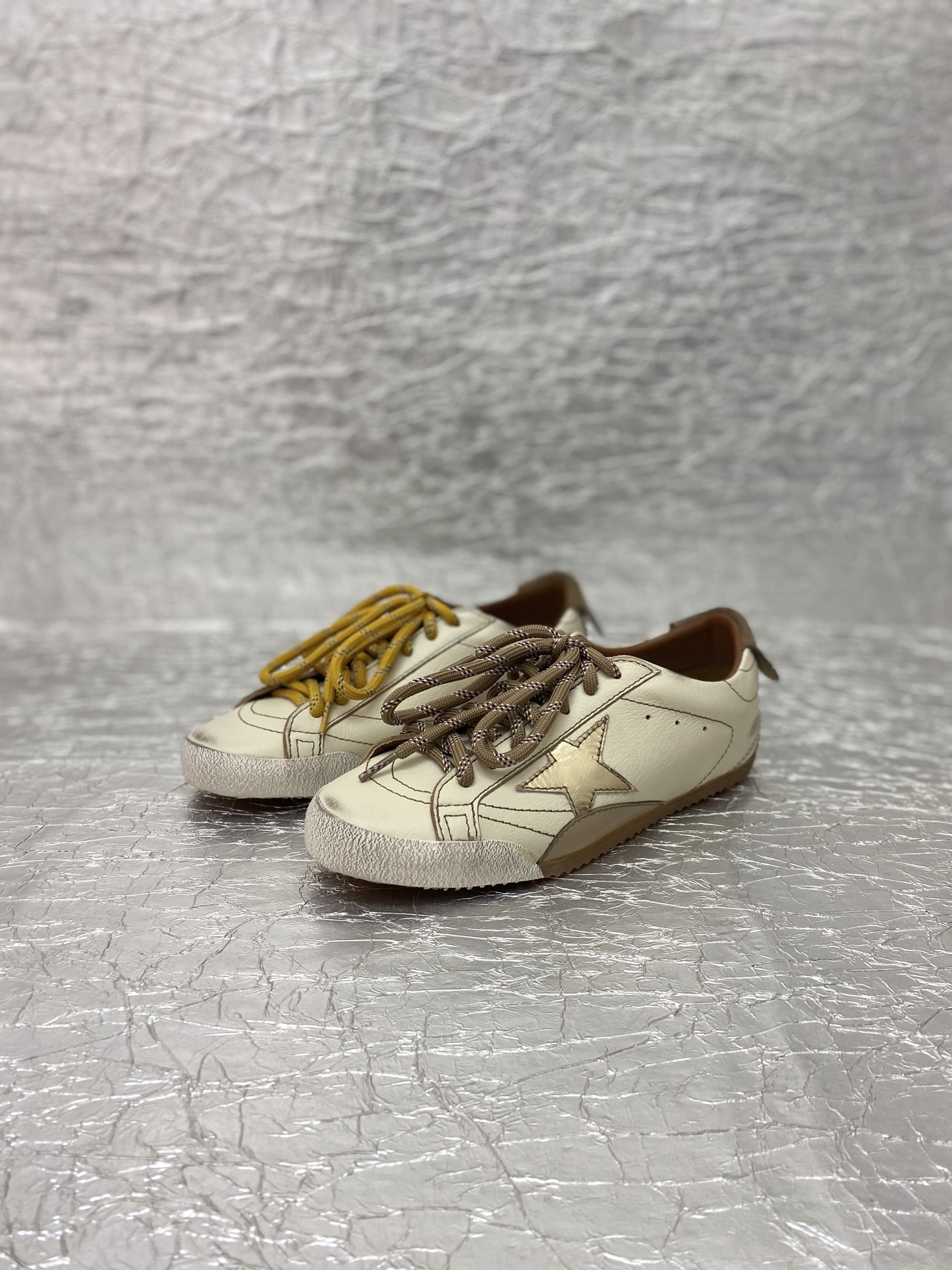 Golden Goose True-Star in white nappa leather with gold star and beige suede heel tab