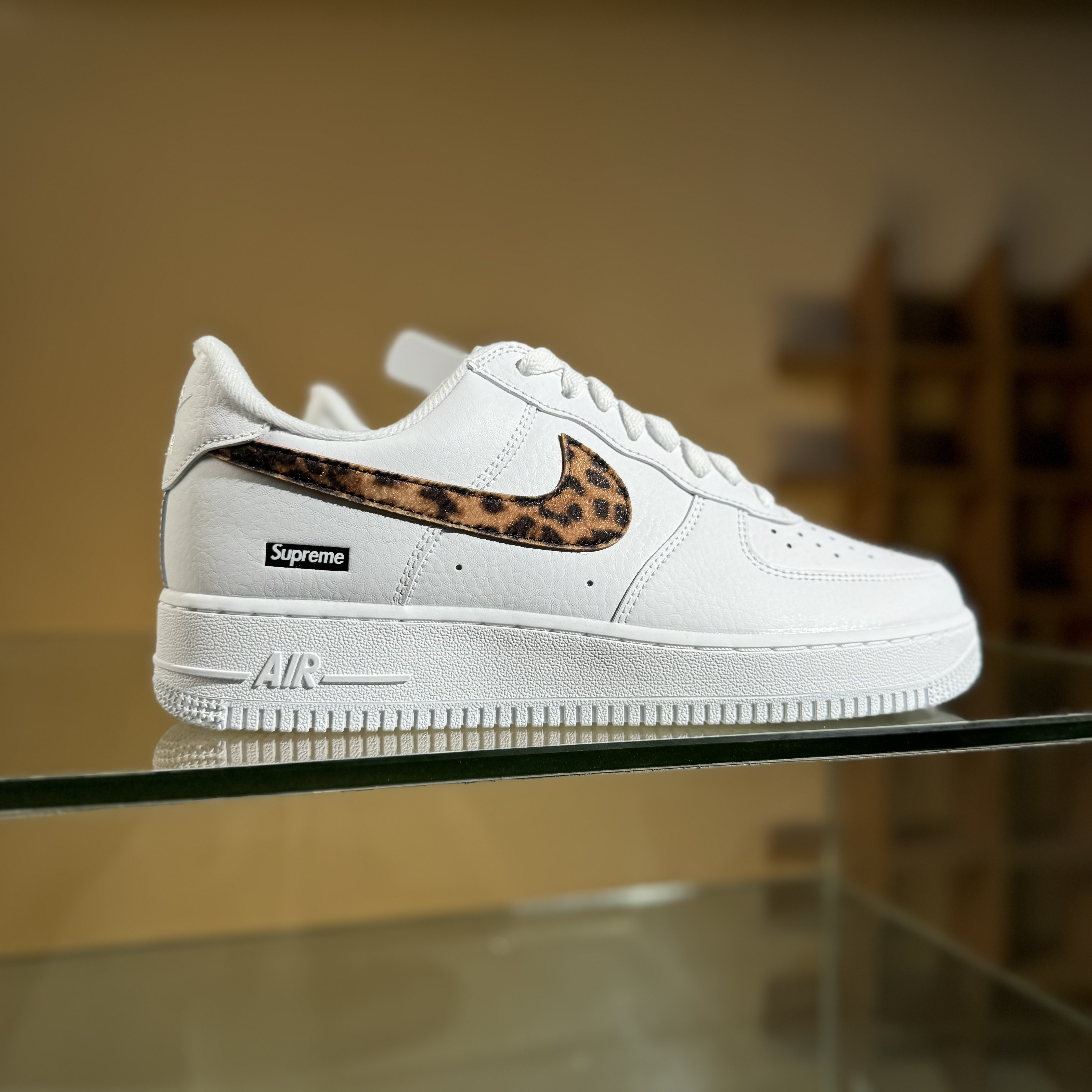GOODENOUGH × Supreme × Nike Air Force 1 Low "White/Leopard" (25SS Week15)