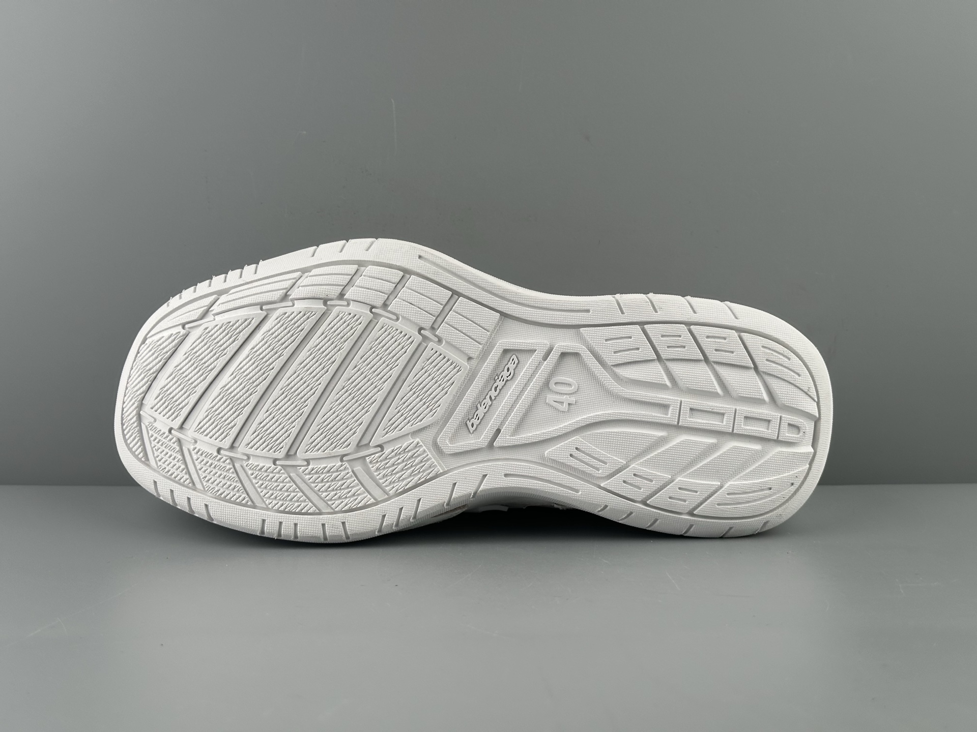 Blenciaga ホワイト の Hamptons ミディアム Worn-out スニーカー