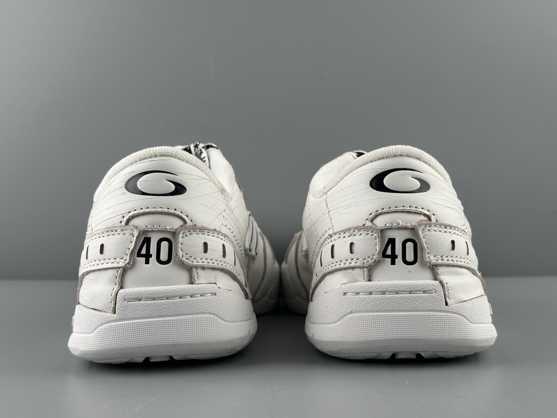 Blenciaga ホワイト の Hamptons ミディアム Worn-out スニーカー