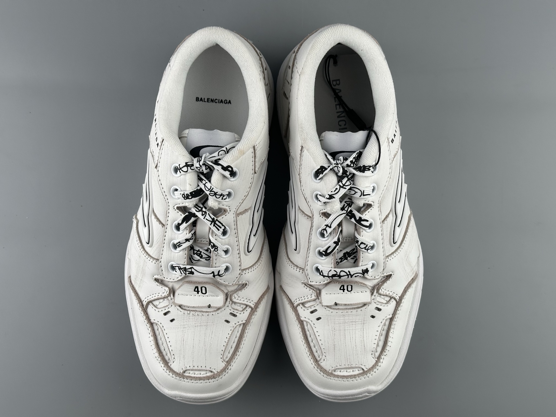 Blenciaga ホワイト の Hamptons ミディアム Worn-out スニーカー