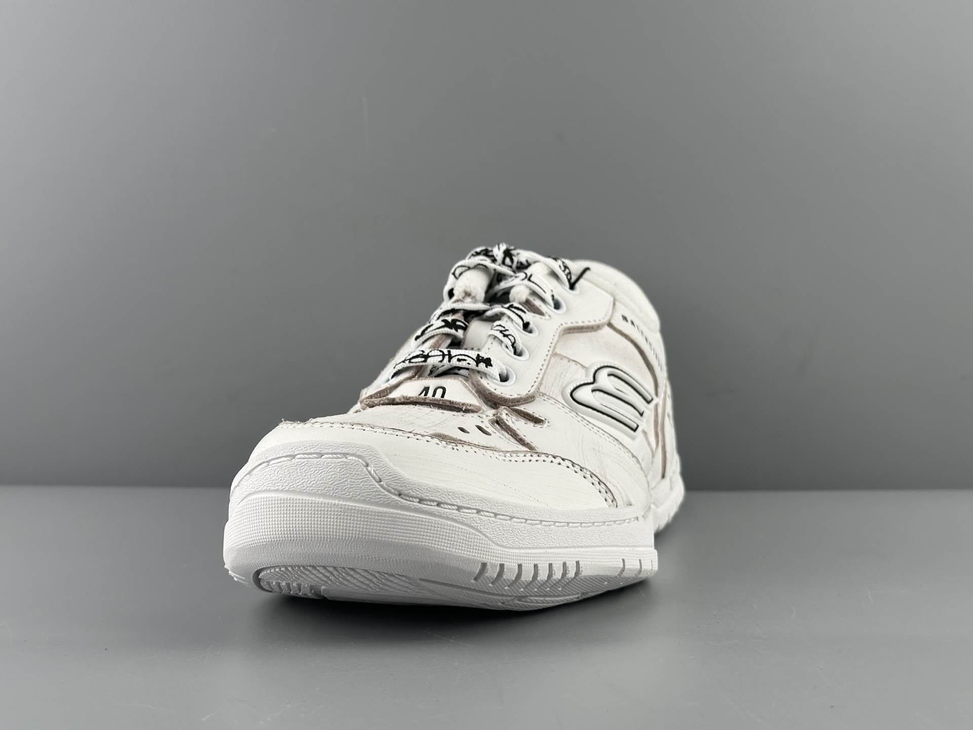 Blenciaga ホワイト の Hamptons ミディアム Worn-out スニーカー