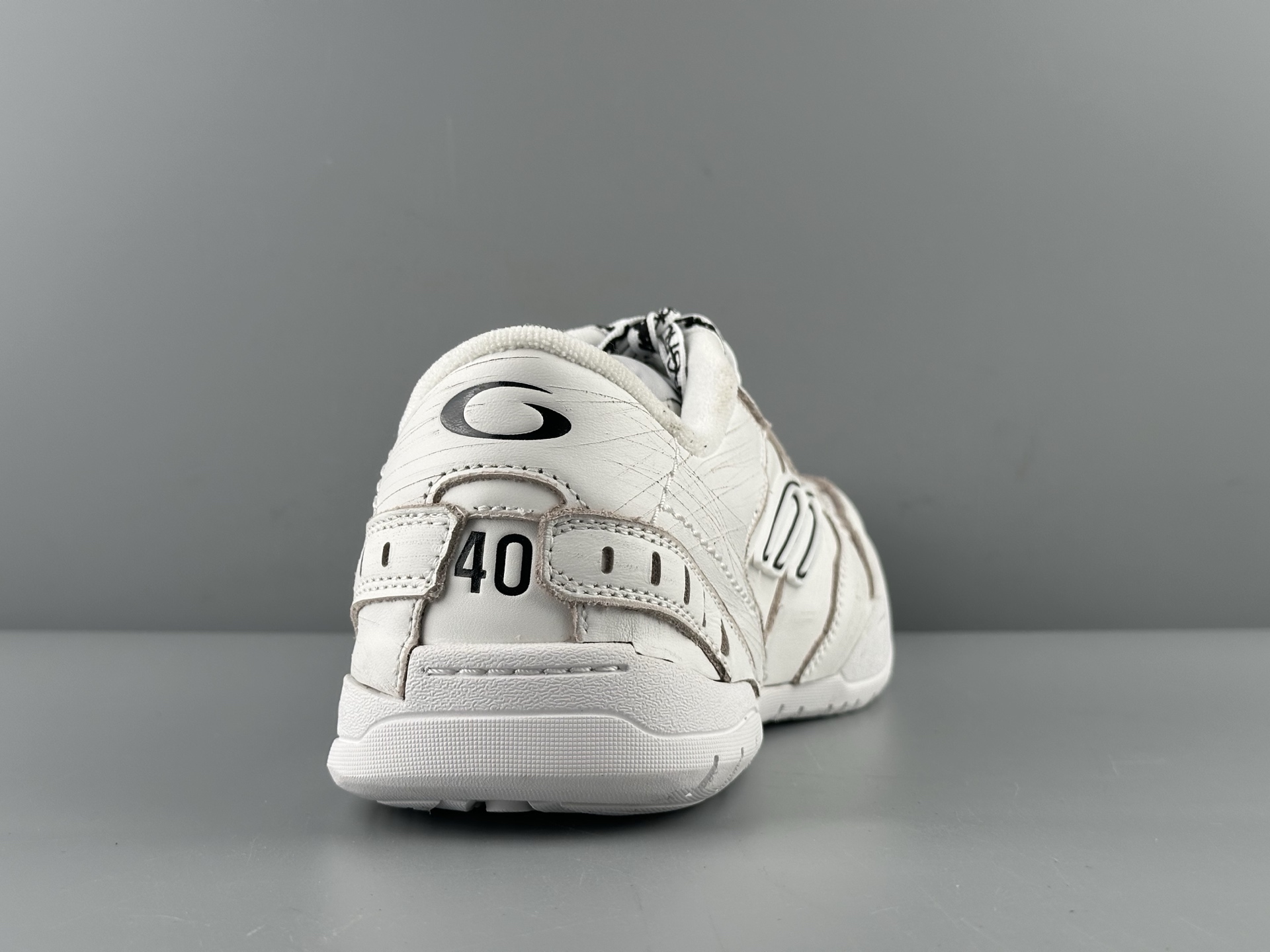 Blenciaga ホワイト の Hamptons ミディアム Worn-out スニーカー