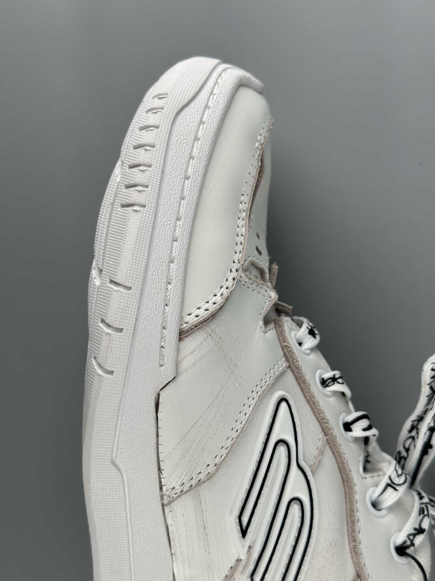 Blenciaga ホワイト の Hamptons ミディアム Worn-out スニーカー