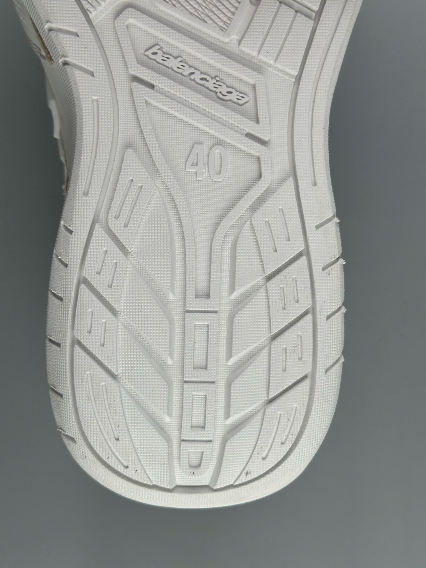 Blenciaga ホワイト の Hamptons ミディアム Worn-out スニーカー