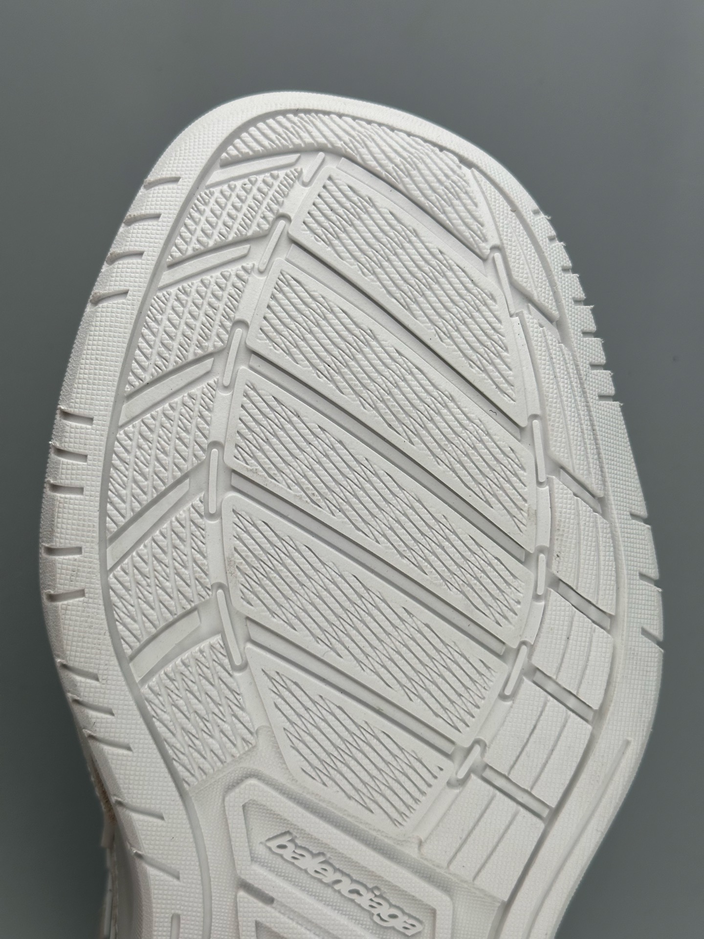 Blenciaga ホワイト の Hamptons ミディアム Worn-out スニーカー