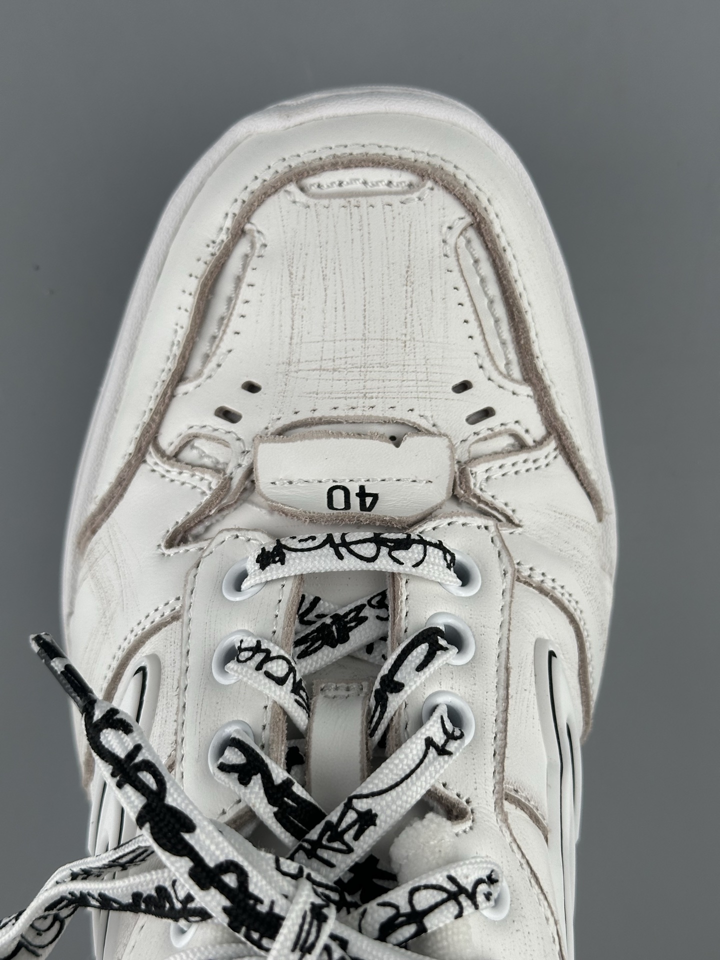 Blenciaga ホワイト の Hamptons ミディアム Worn-out スニーカー