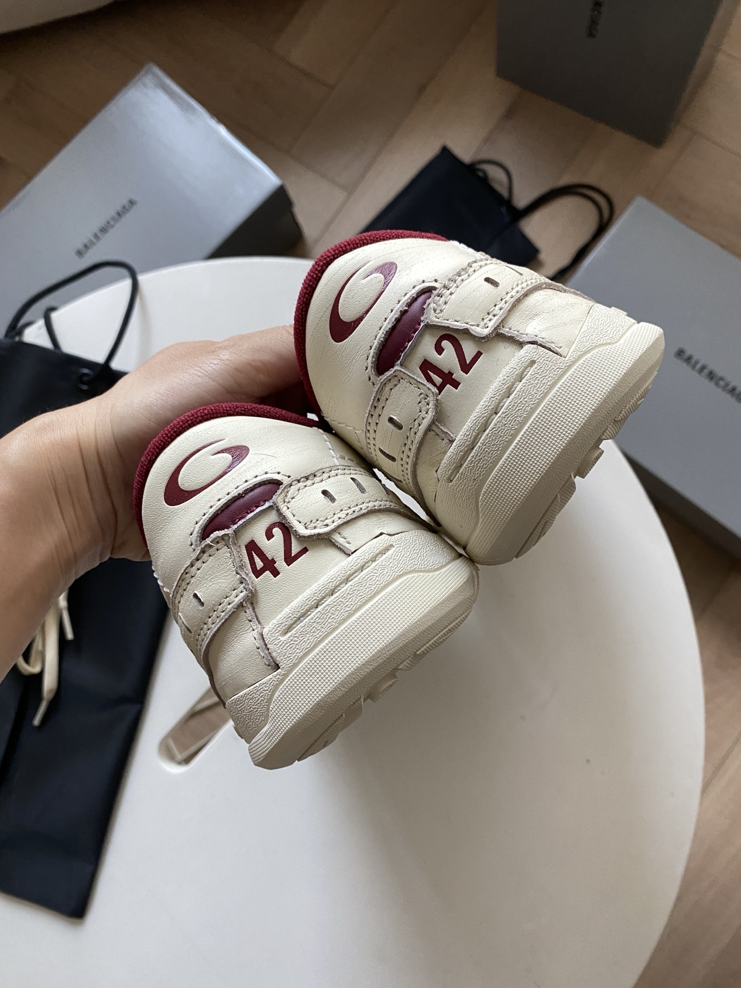 Blenciaga Hamptons Medium Worn-out Sneaker in Off White/red