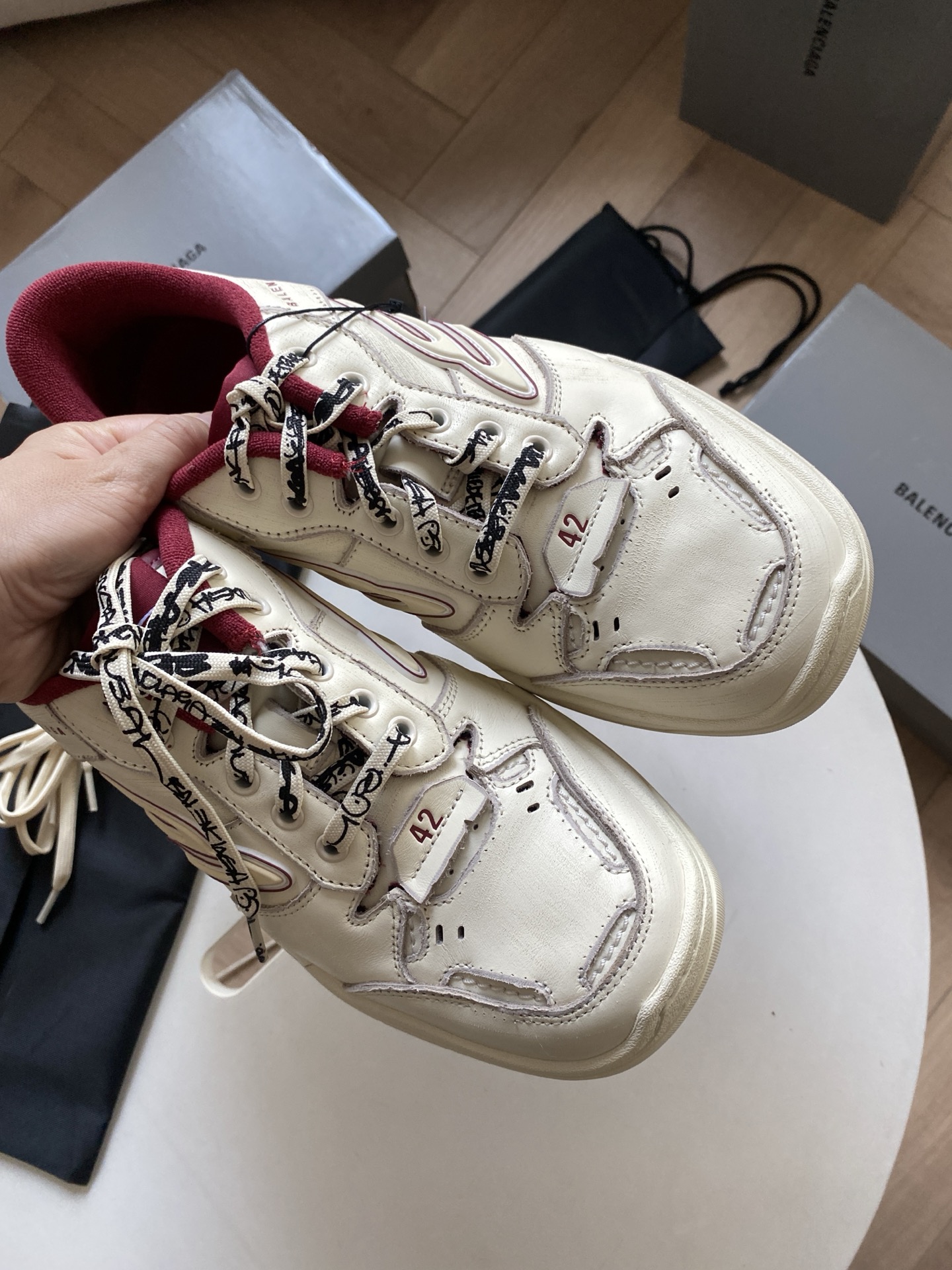 Blenciaga Hamptons Medium Worn-out Sneaker in Off White/red
