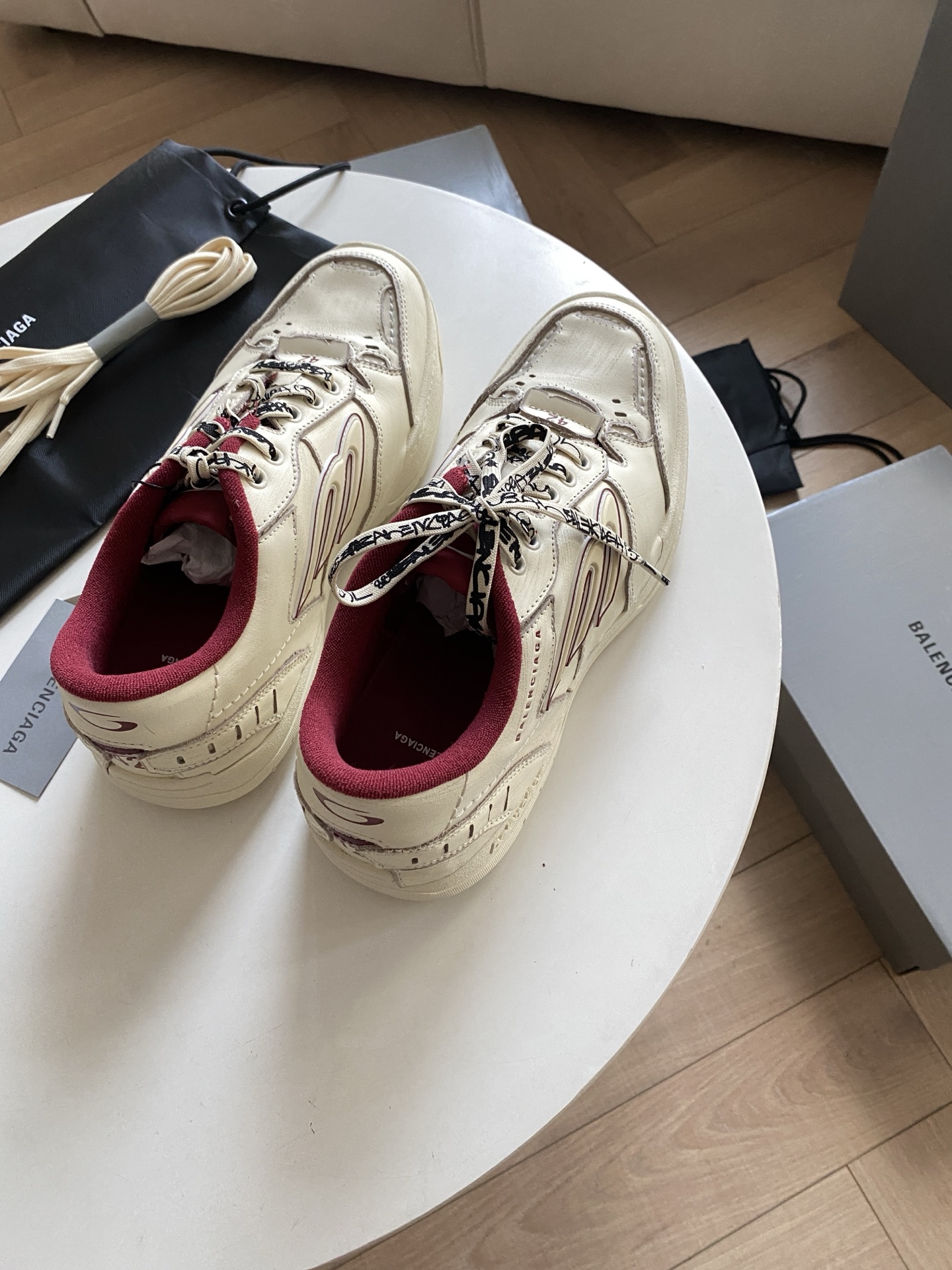 Blenciaga Hamptons Medium Worn-out Sneaker in Off White/red