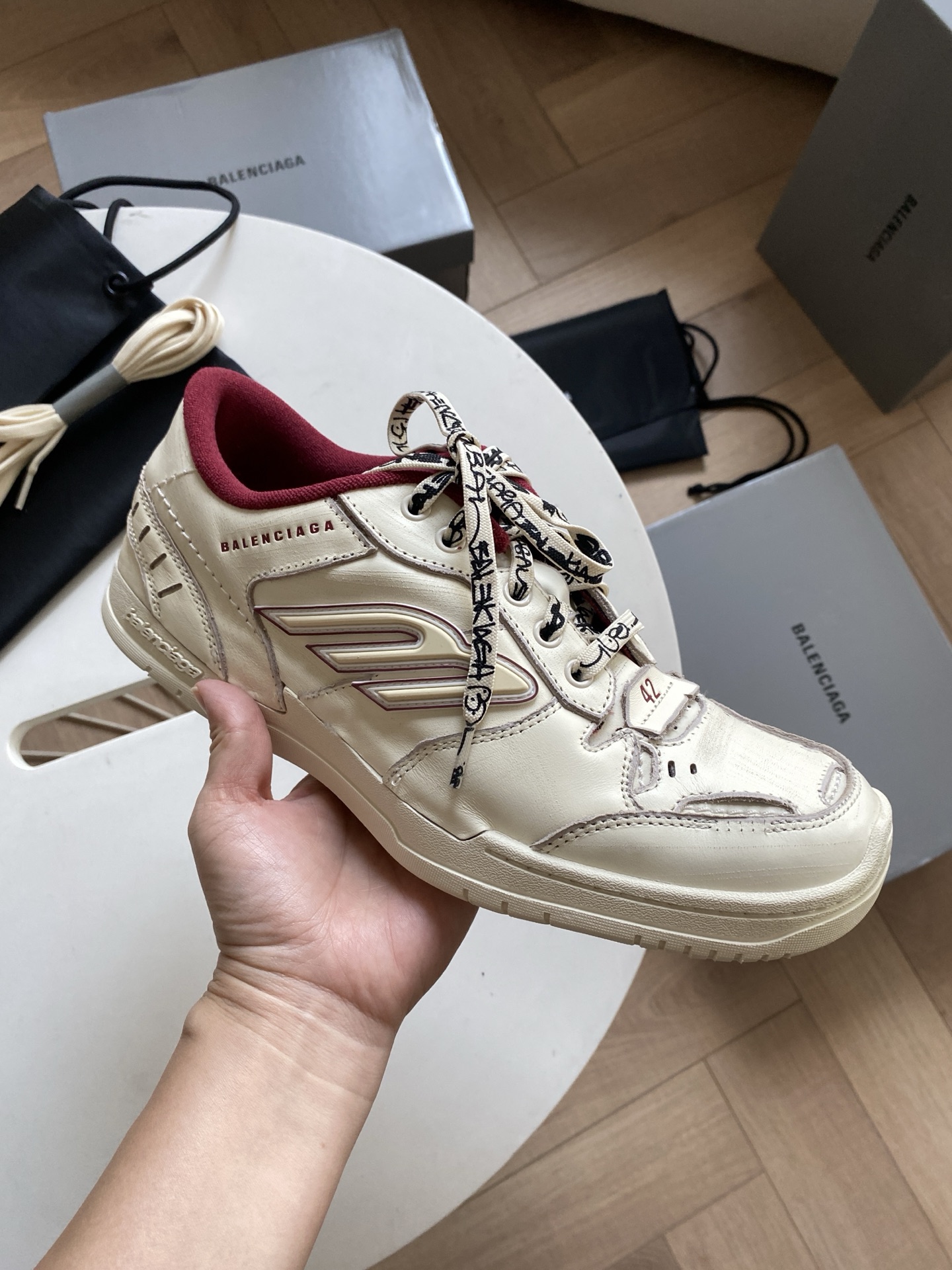 Blenciaga Hamptons Medium Worn-out Sneaker in Off White/red
