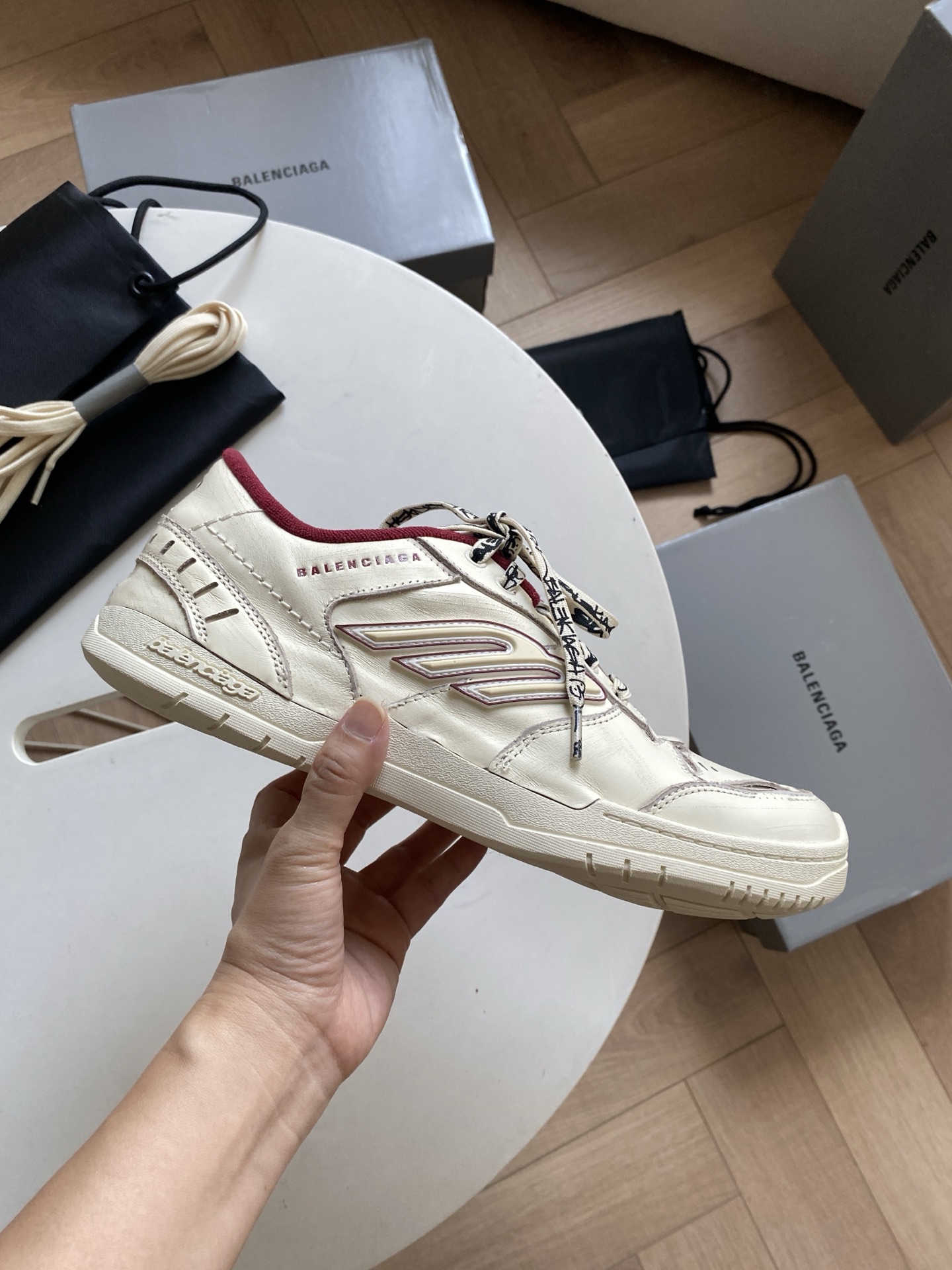 Blenciaga Hamptons Medium Worn-out Sneaker in Off White/red