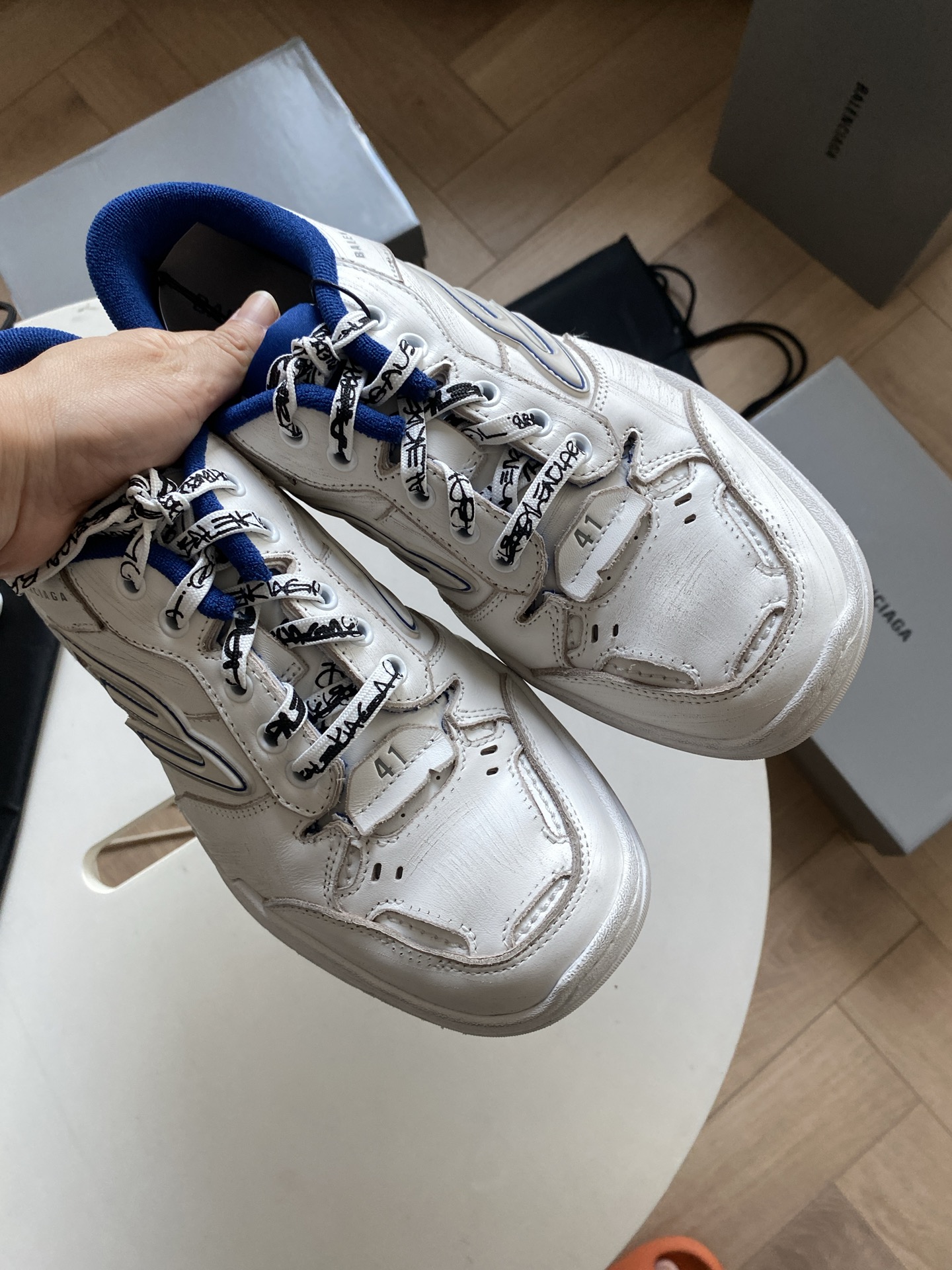 Blenciaga ホワイト/ダークブルー/グレー Hamptons Worn-out スニーカー