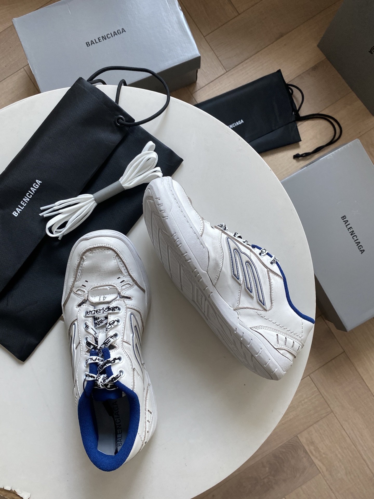 Blenciaga ホワイト/ダークブルー/グレー Hamptons Worn-out スニーカー