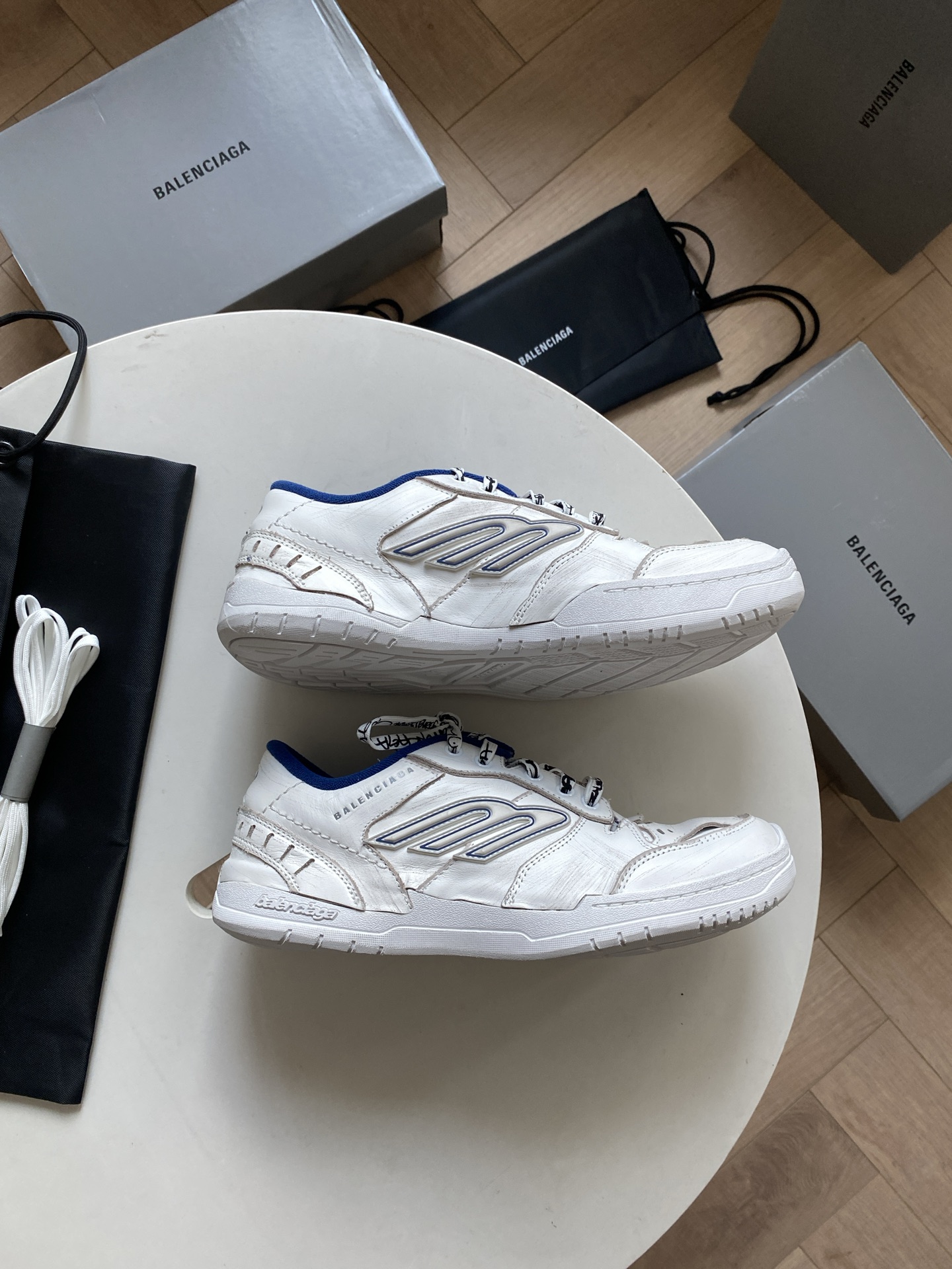 Blenciaga ホワイト/ダークブルー/グレー Hamptons Worn-out スニーカー