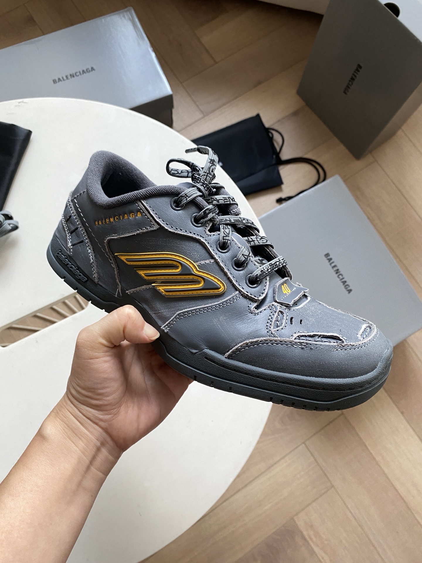 Blenciaga グレー/イエロー Hamptons Worn-out スニーカー