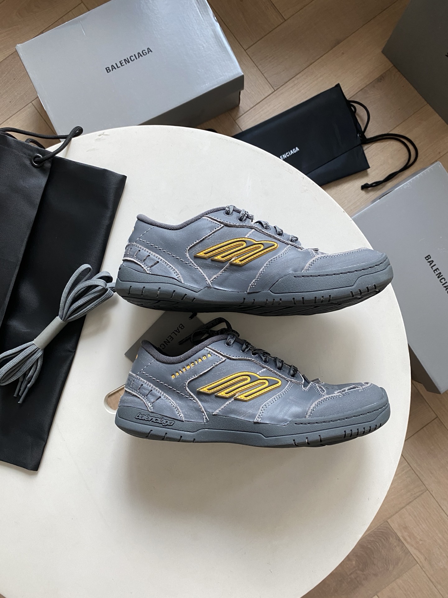 Blenciaga グレー/イエロー Hamptons Worn-out スニーカー