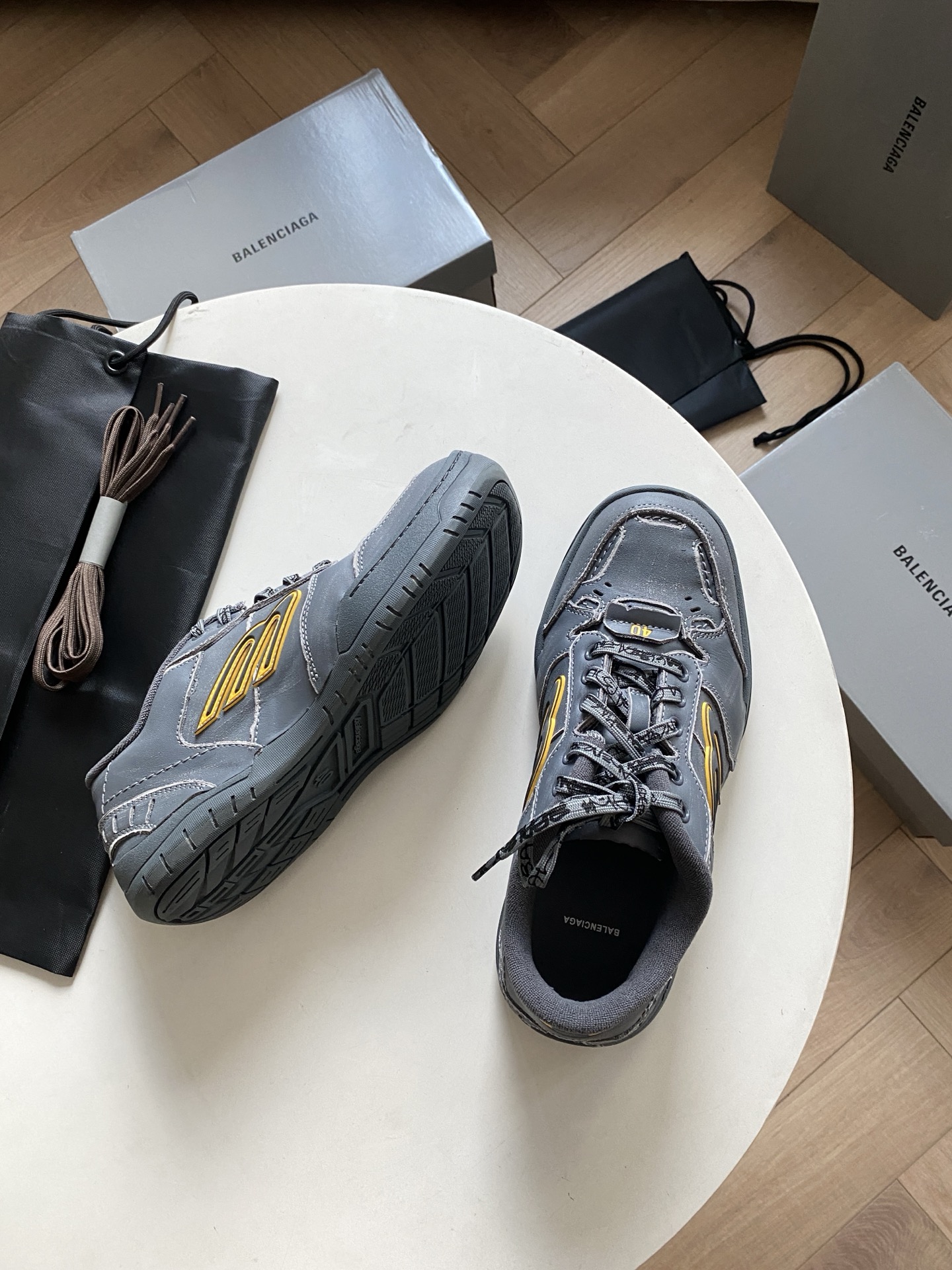 Blenciaga グレー/イエロー Hamptons Worn-out スニーカー