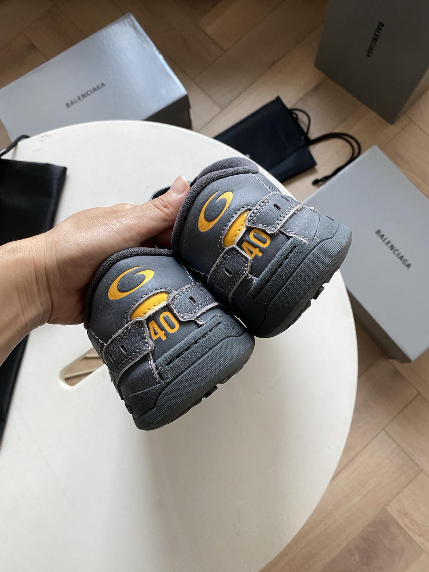 Blenciaga グレー/イエロー Hamptons Worn-out スニーカー