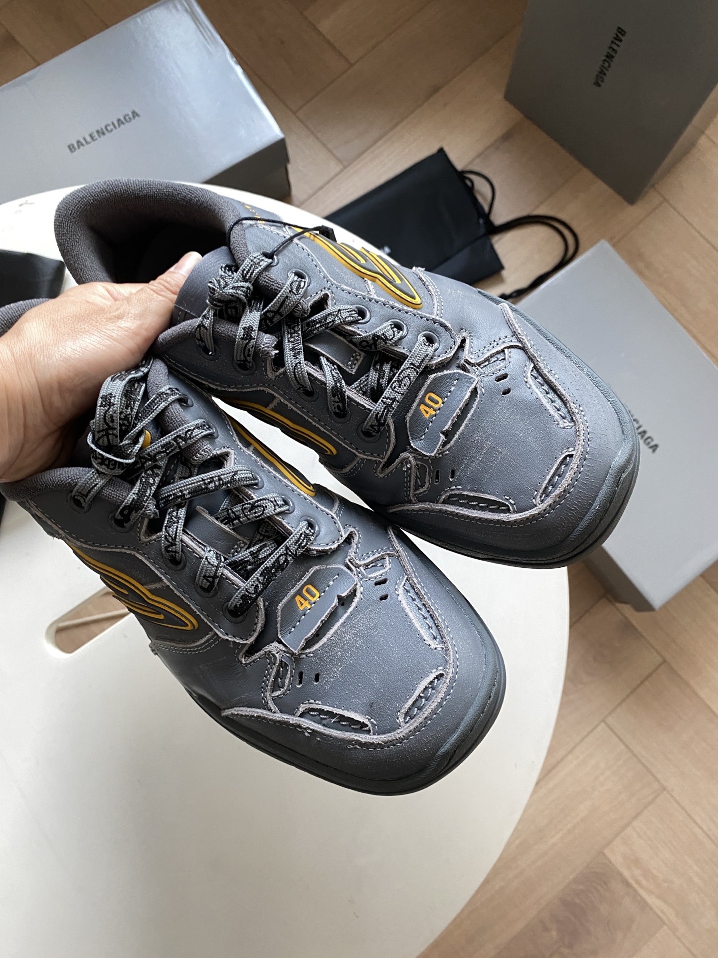 Blenciaga グレー/イエロー Hamptons Worn-out スニーカー