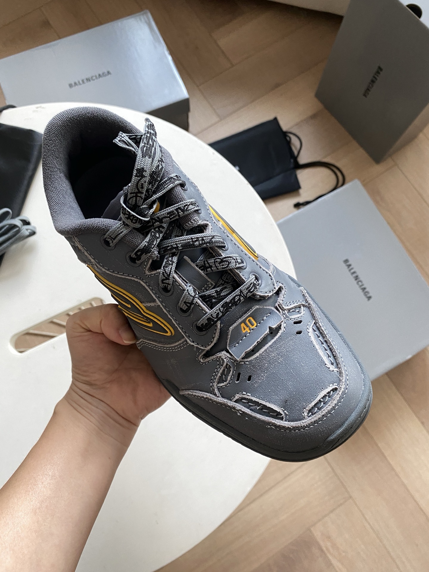 Blenciaga グレー/イエロー Hamptons Worn-out スニーカー