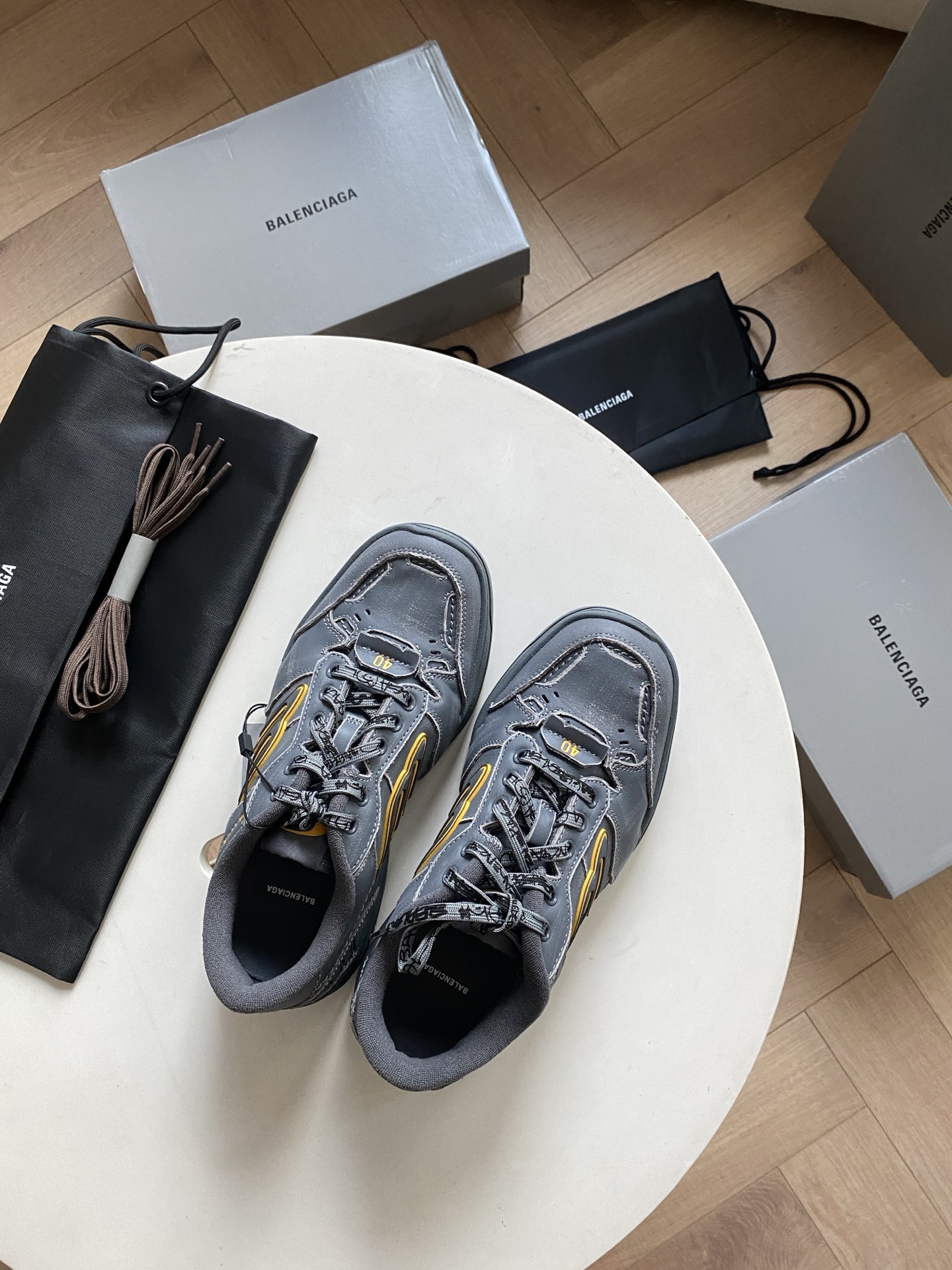 Blenciaga グレー/イエロー Hamptons Worn-out スニーカー