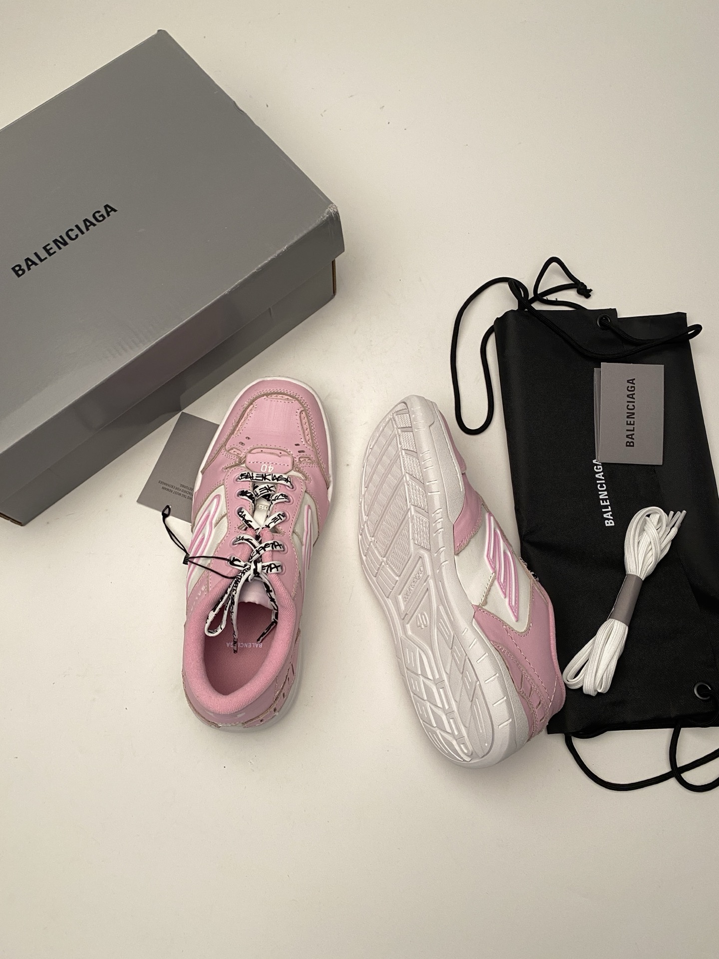 Blenciaga Women's Hamptons Medium Worn-out Sneaker in Pink/white