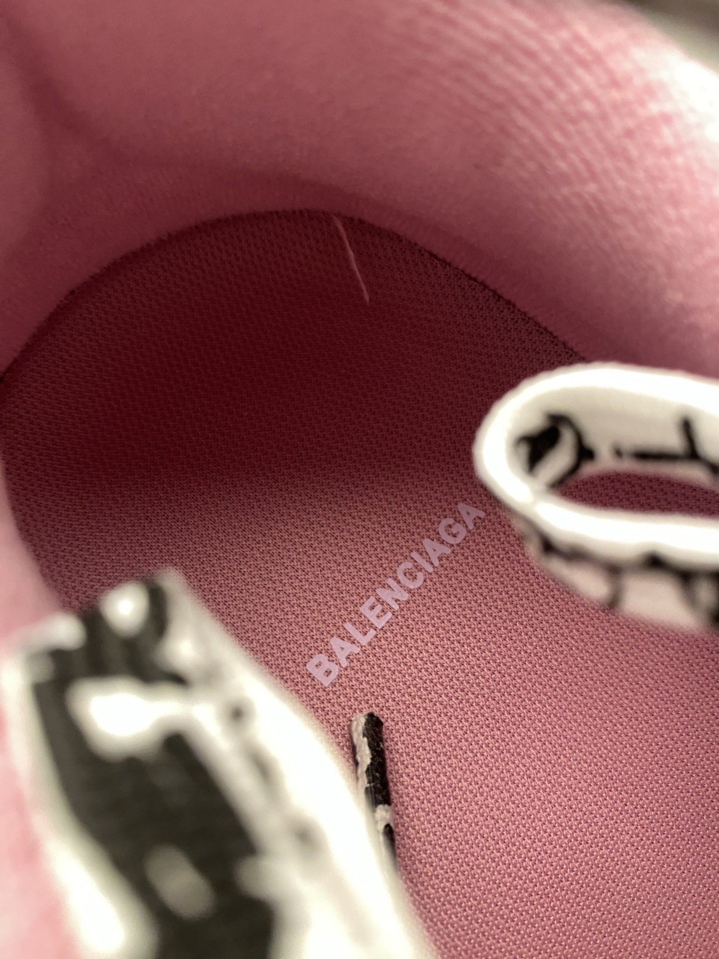 Blenciaga Women's Hamptons Medium Worn-out Sneaker in Pink/white