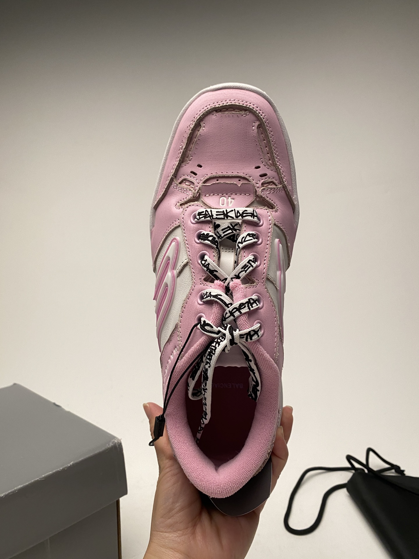 Blenciaga Women's Hamptons Medium Worn-out Sneaker in Pink/white