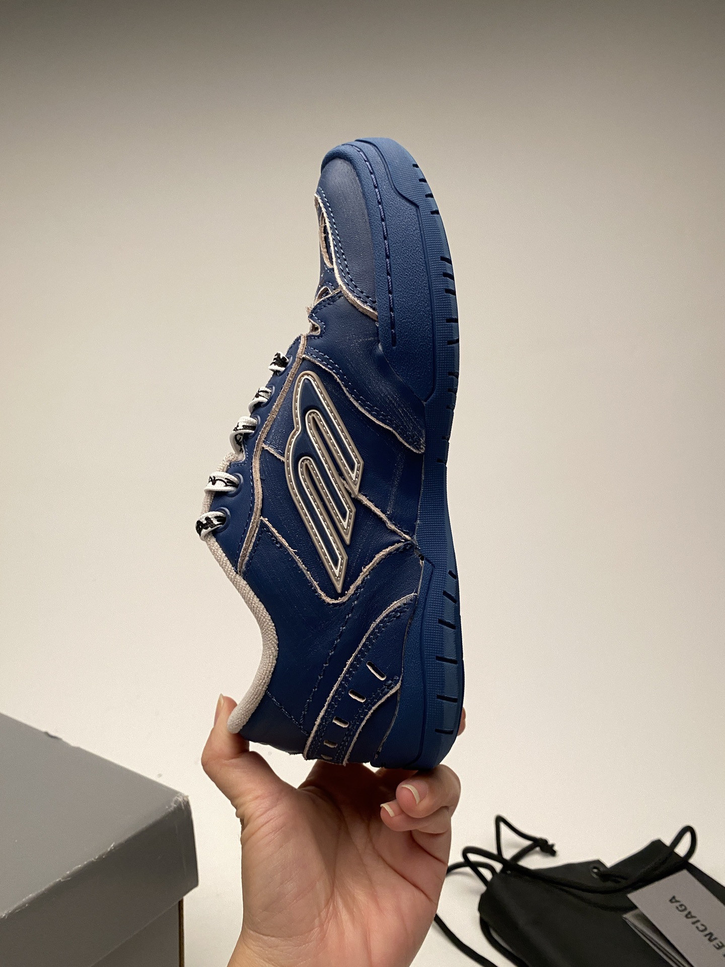 Blenciaga Hamptons Medium Worn-out Sneaker in Navy/taupe