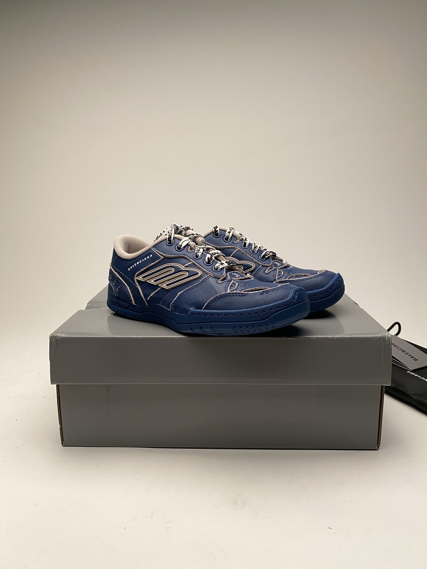 Blenciaga Hamptons Medium Worn-out Sneaker in Navy/taupe