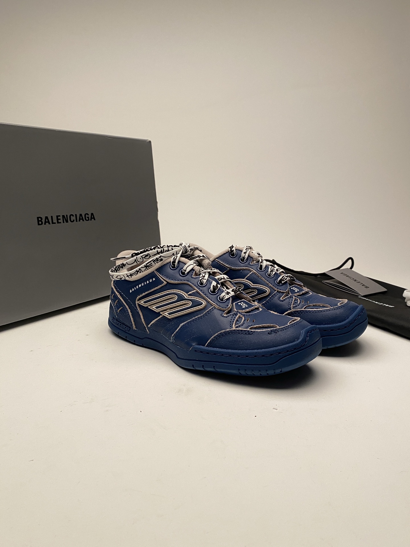 Blenciaga Hamptons Medium Worn-out Sneaker in Navy/taupe