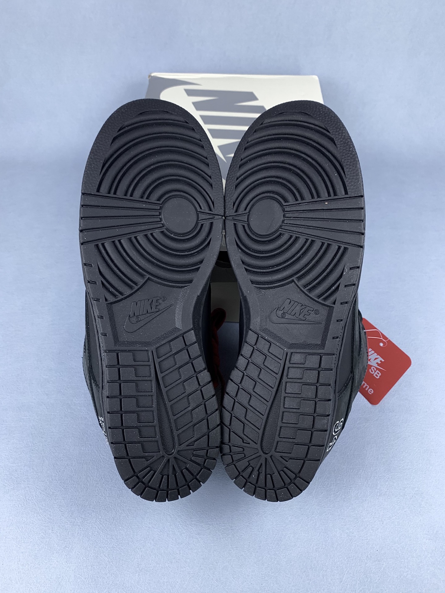 Supreme × Nike SB Dunk Low "Black" (25FW Week2)