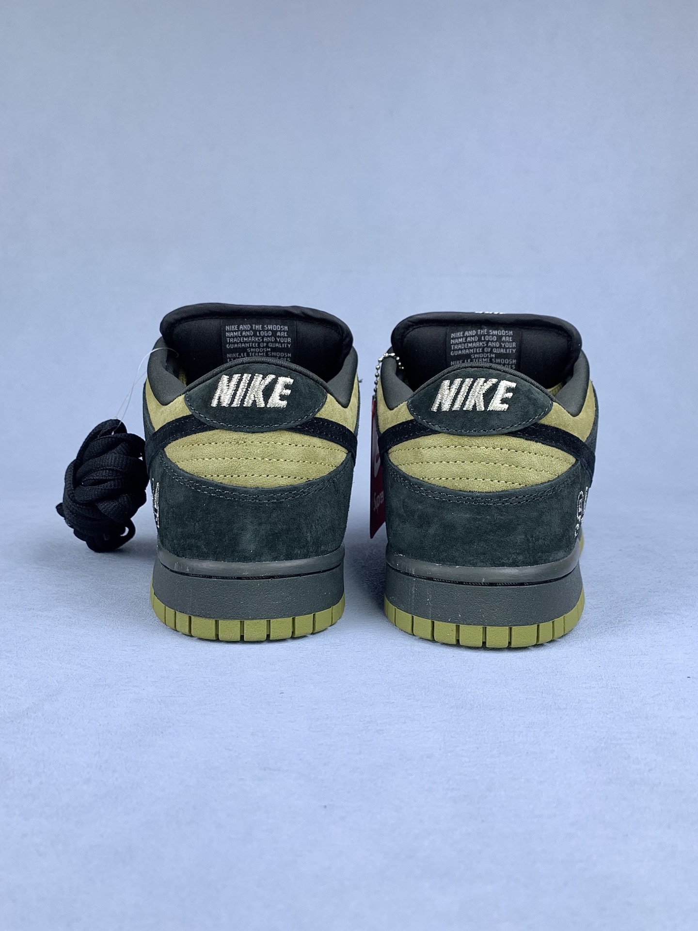 Supreme × Nike SB Dunk Low "Camper Green" (Asia Exclusive) (25FW Week2)