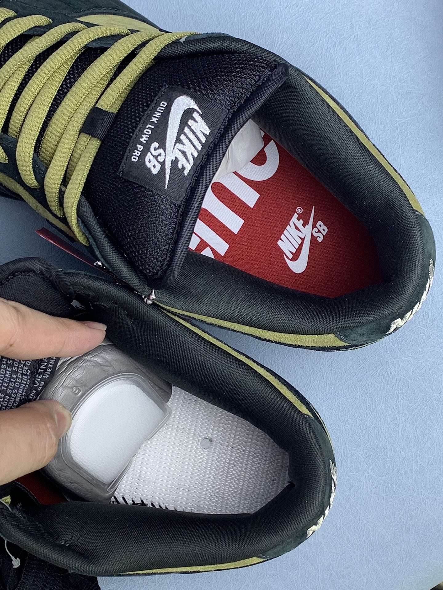 Supreme × Nike SB Dunk Low "Camper Green" (Asia Exclusive) (25FW Week2)