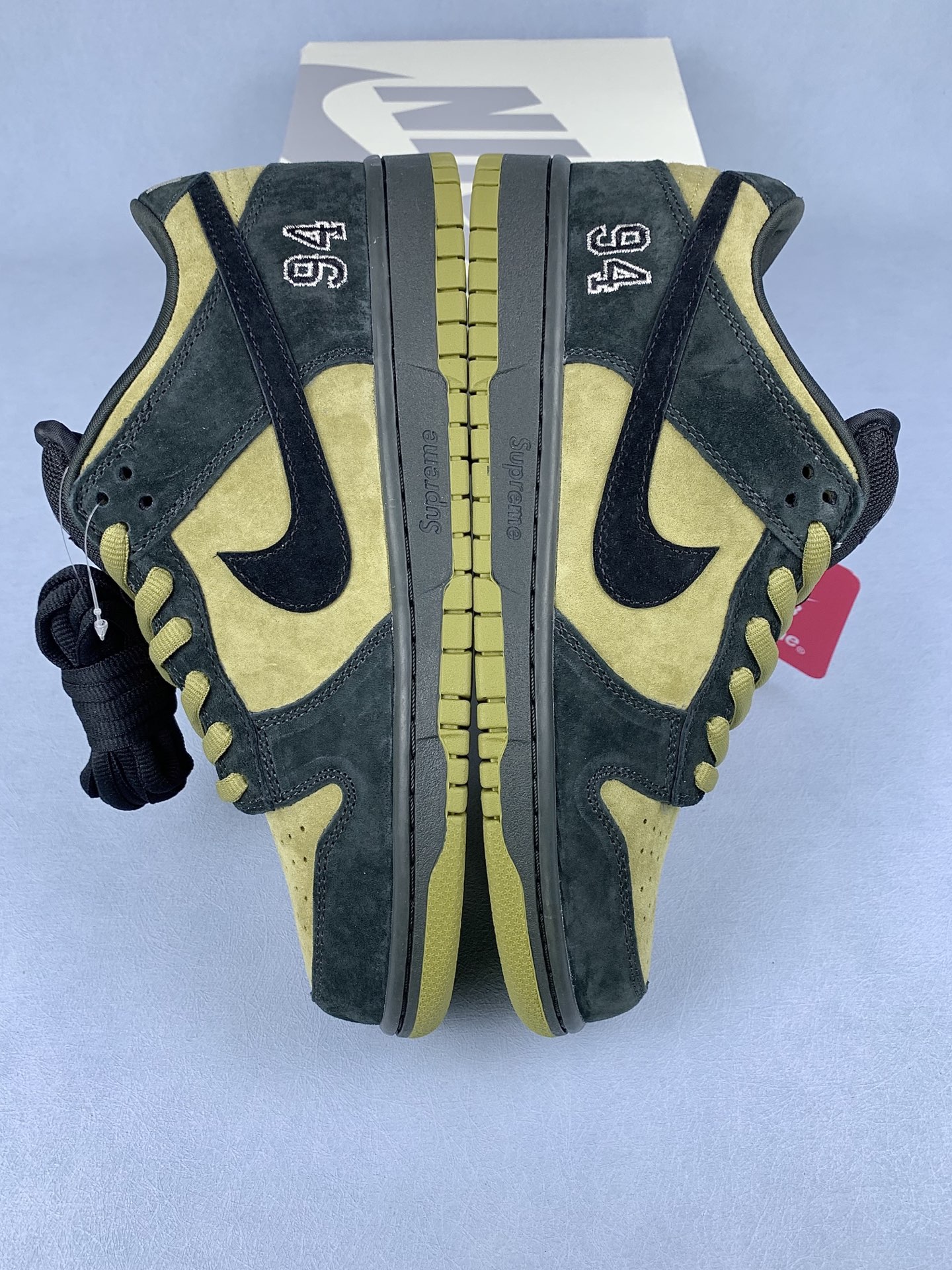 Supreme × Nike SB Dunk Low "Camper Green" (Asia Exclusive) (25FW Week2)