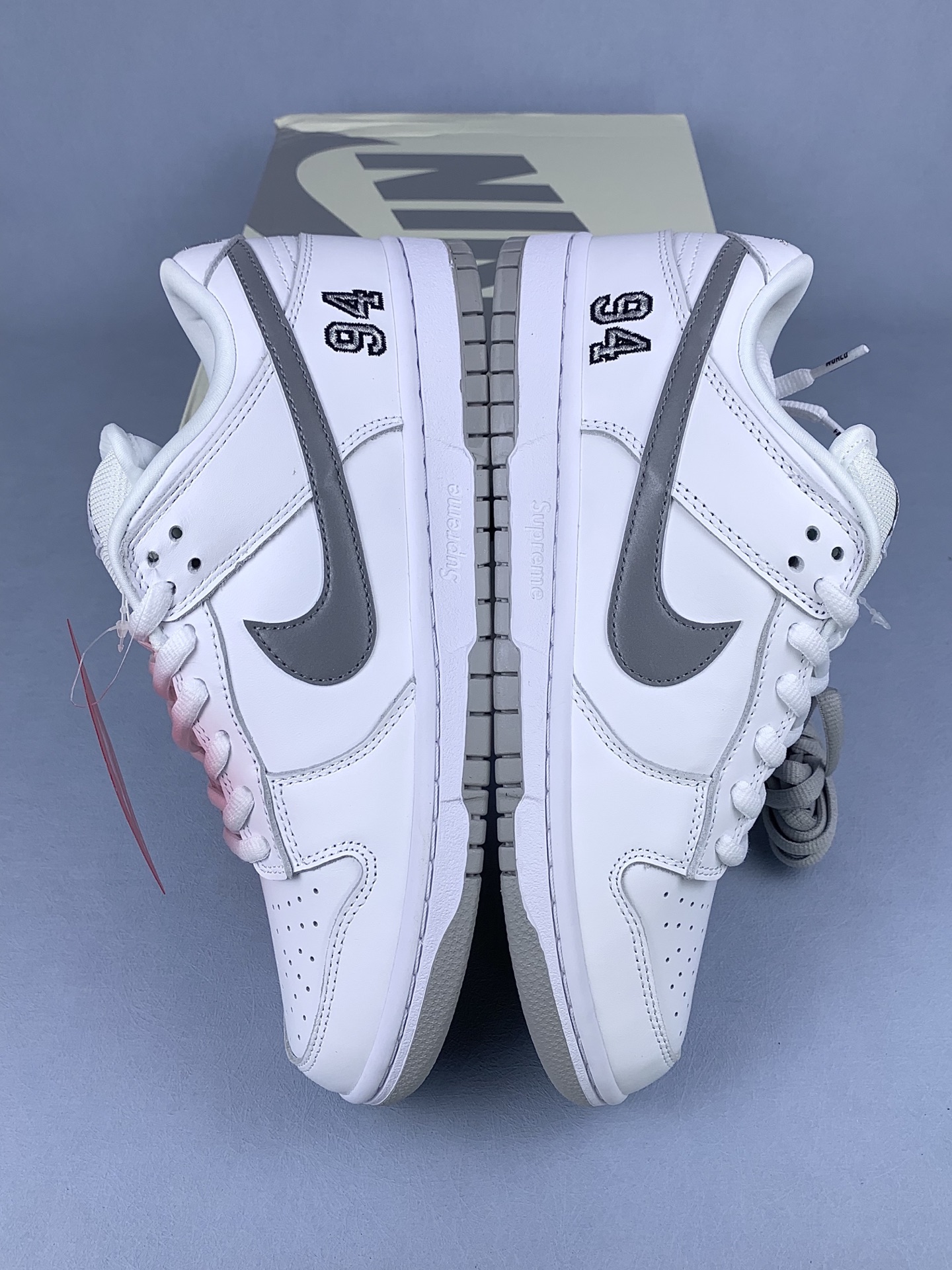 Supreme × Nike SB Dunk Low "White/Metallic Silver" (25FW Week2)