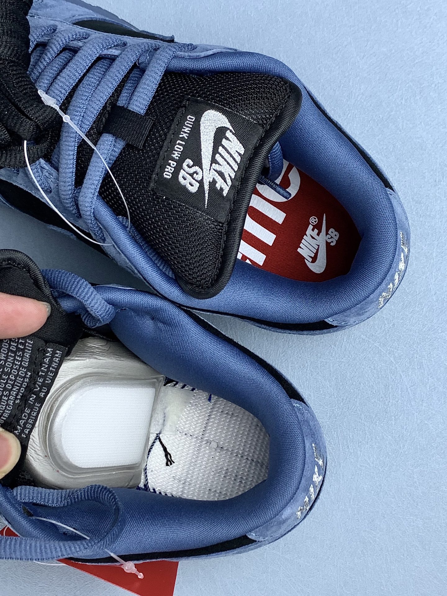 Supreme × Nike SB Dunk Low "Ocean Fog" (North America Exclusive) (25FW Week2)