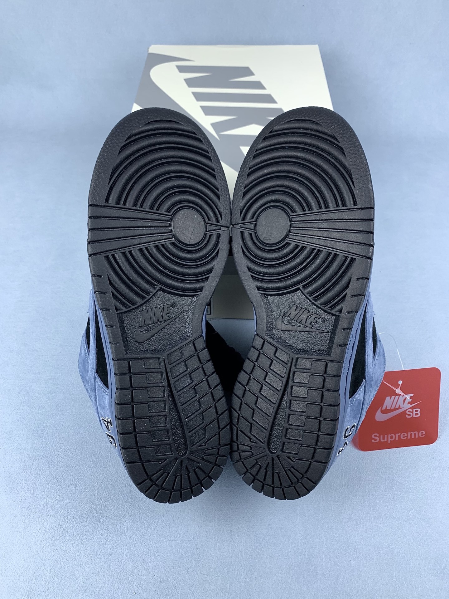 Supreme × Nike SB Dunk Low "Ocean Fog" (North America Exclusive) (25FW Week2)