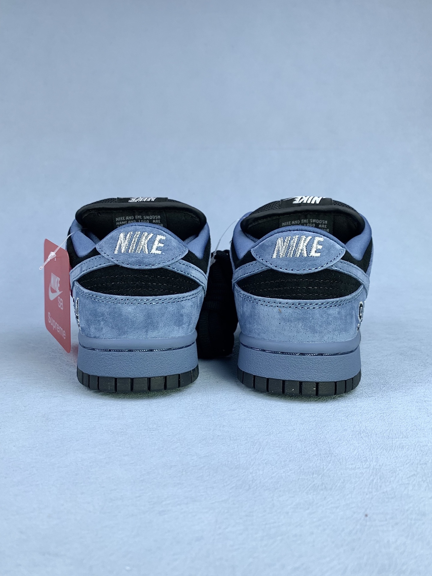 Supreme × Nike SB Dunk Low "Ocean Fog" (North America Exclusive) (25FW Week2)