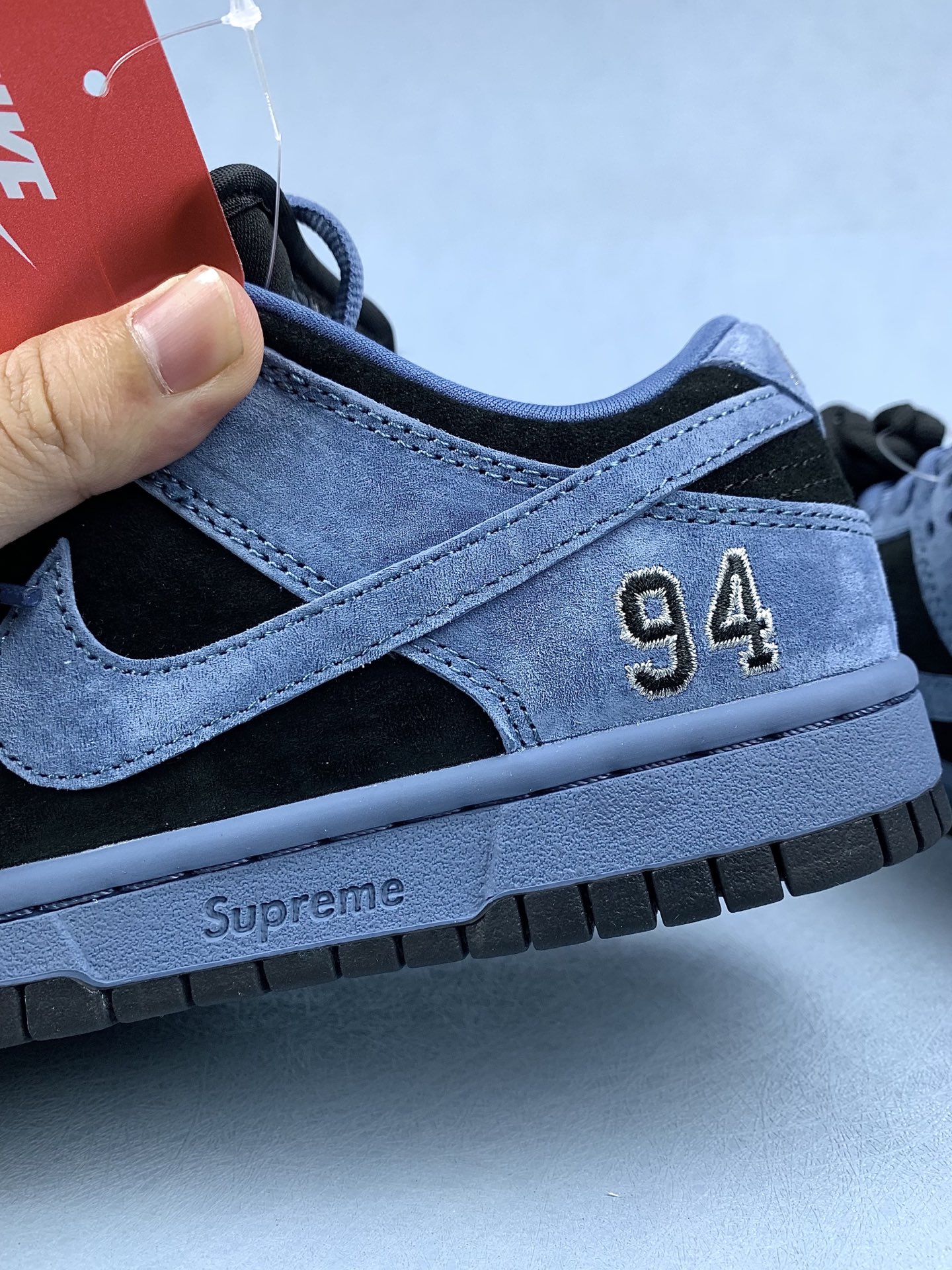 Supreme × Nike SB Dunk Low "Ocean Fog" (North America Exclusive) (25FW Week2)