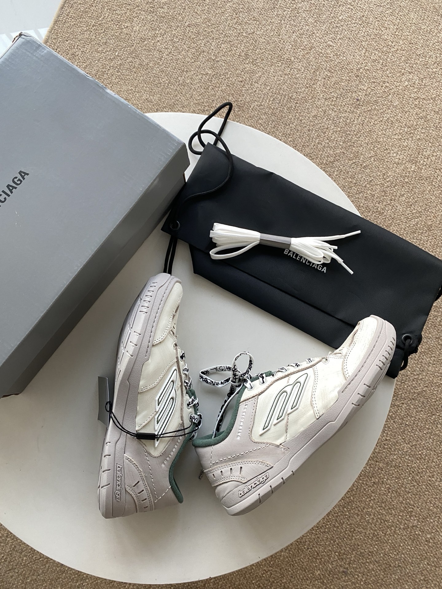 Blenciaga Hamptons Medium Worn-out Sneaker in Beige/green