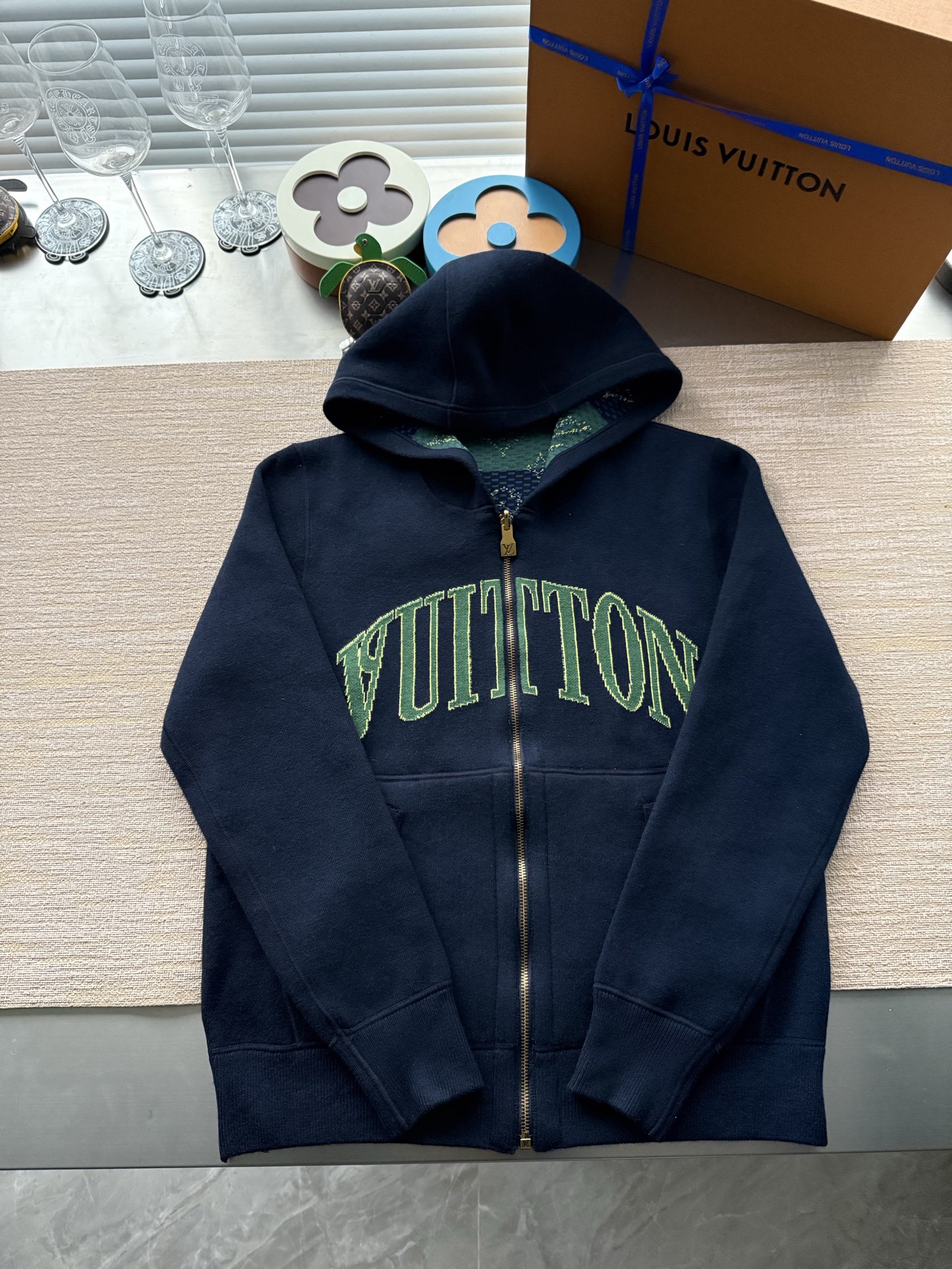 1AIJZ7 モノグラム ダブルフェイス リバーシブル フーディー