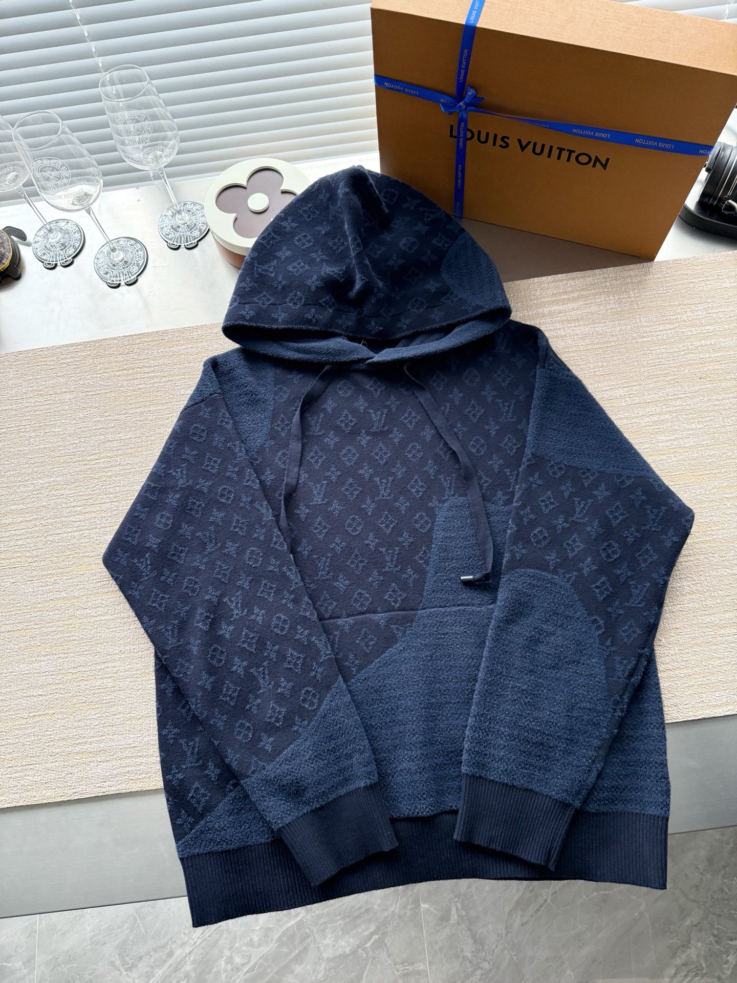 1AIWFV グラフィック ジャカードフーディ