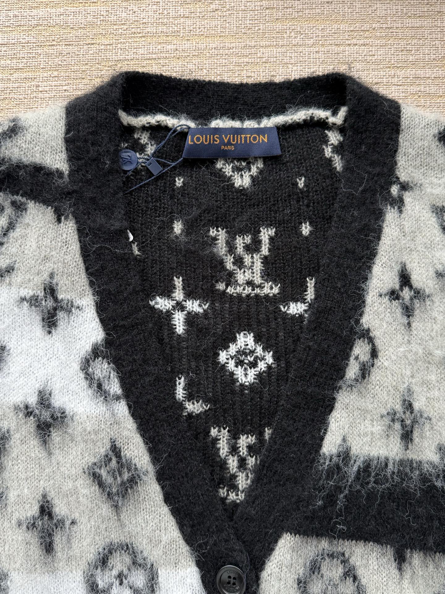 1AIOX3 モノグラム モヘヤ カーディガン