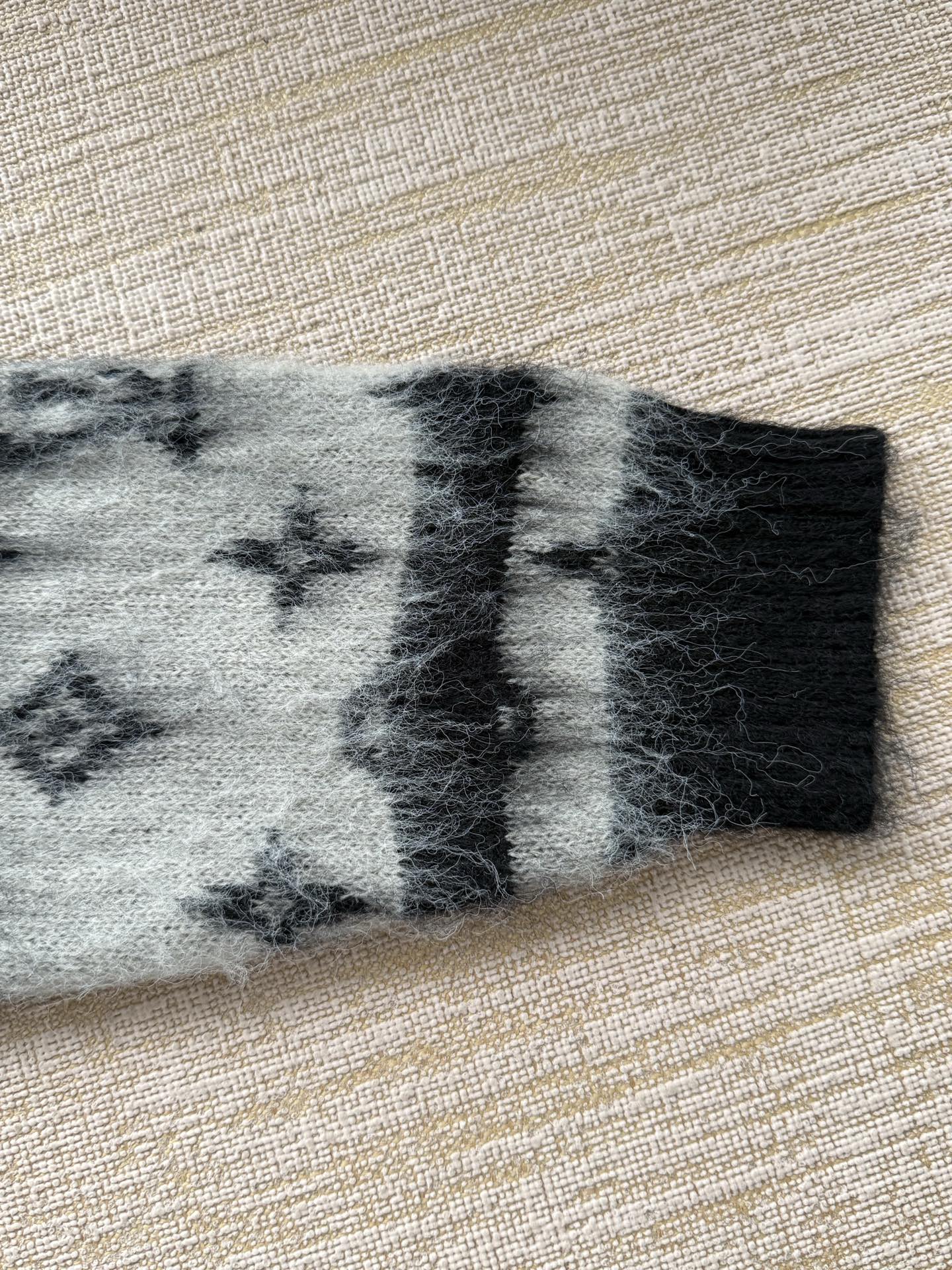 1AIOX3 モノグラム モヘヤ カーディガン