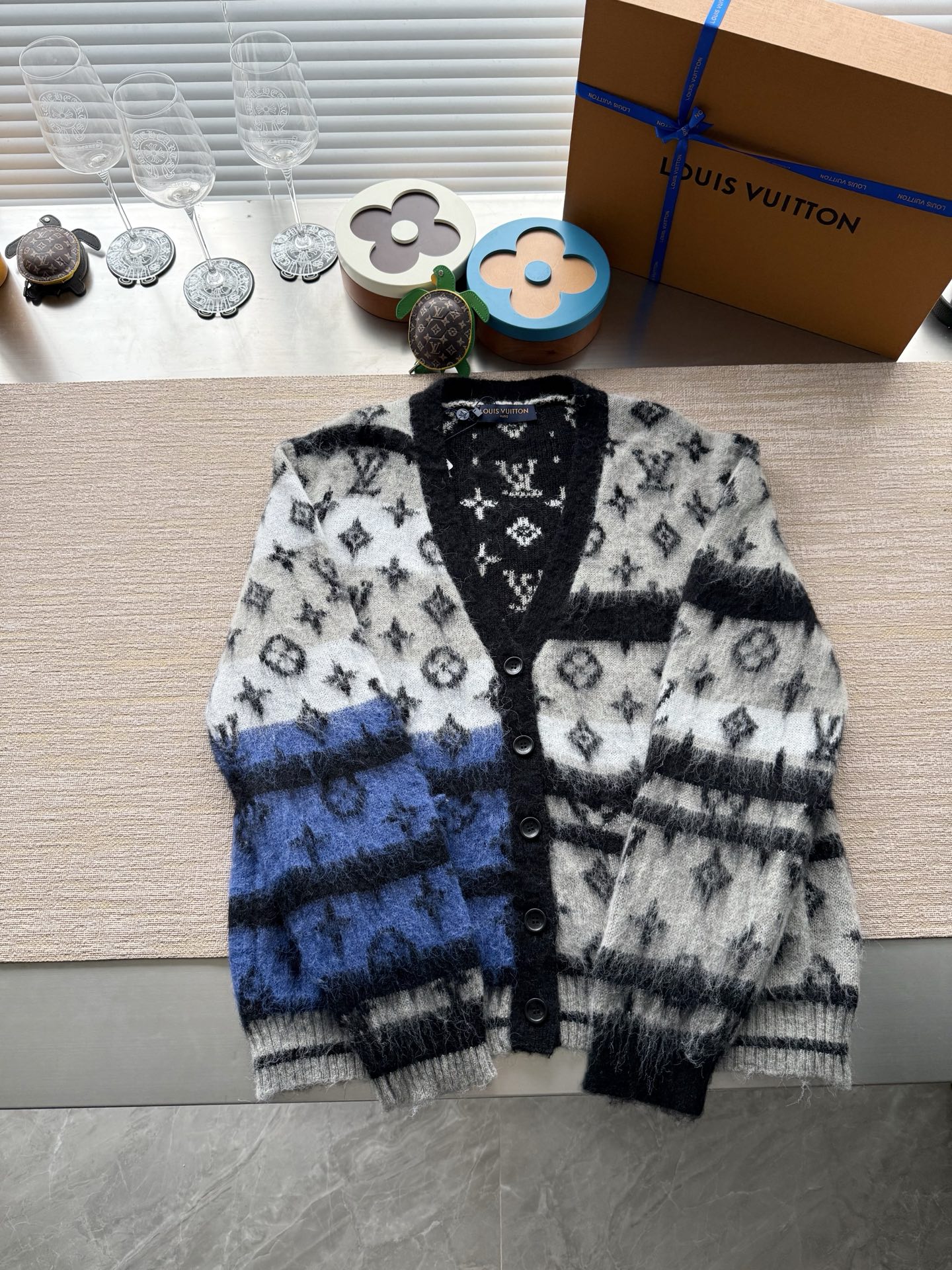 1AIOX3 モノグラム モヘヤ カーディガン