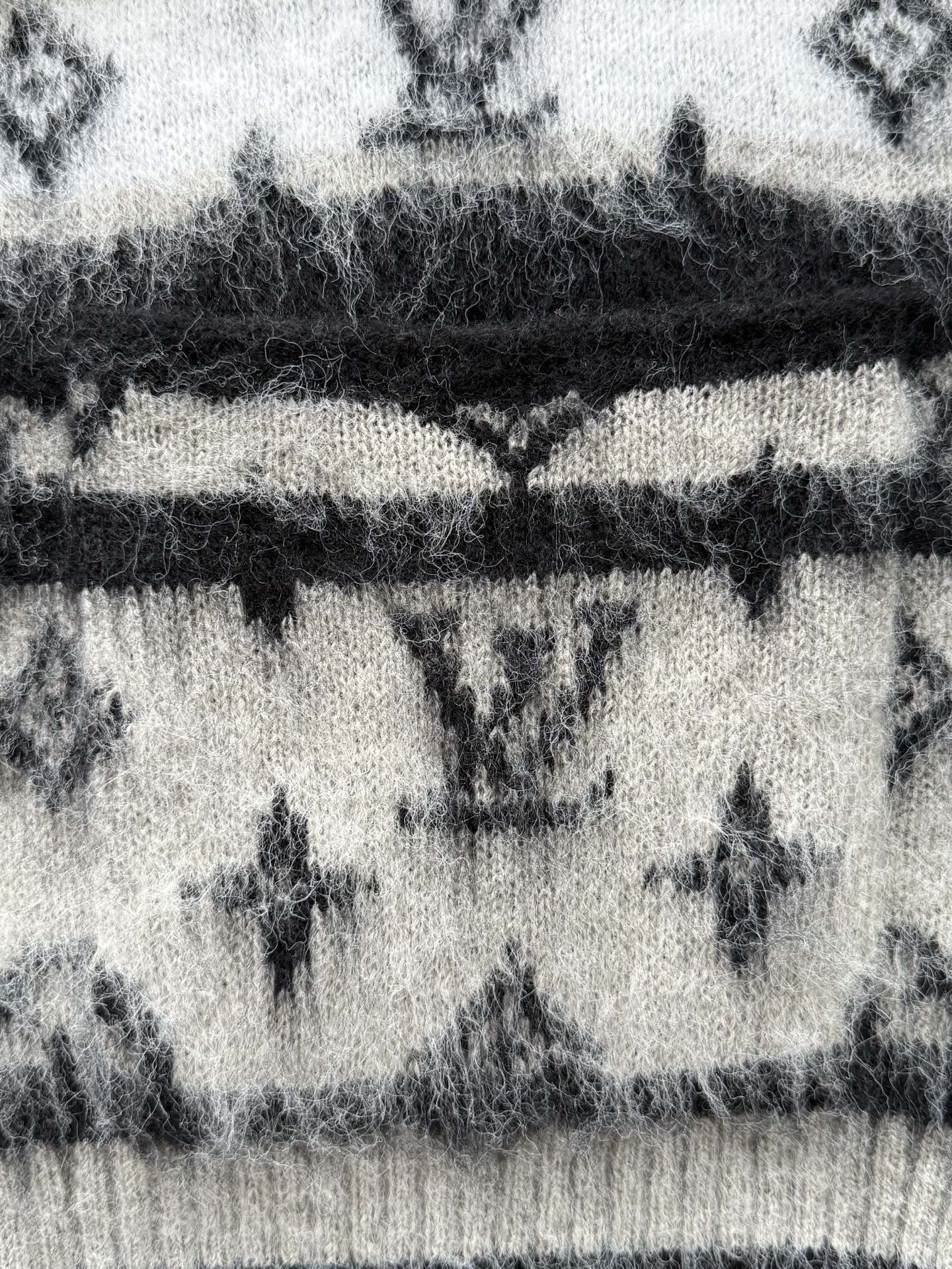 1AIOX3 モノグラム モヘヤ カーディガン