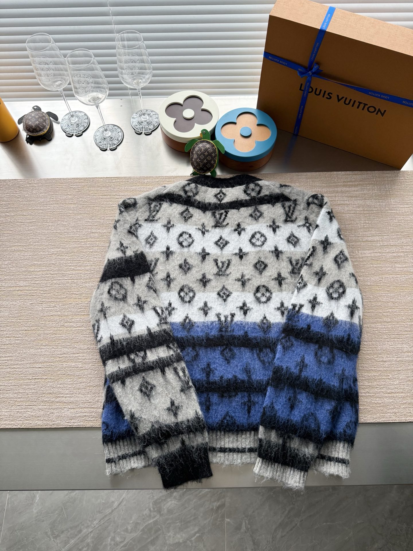 1AIOX3 モノグラム モヘヤ カーディガン