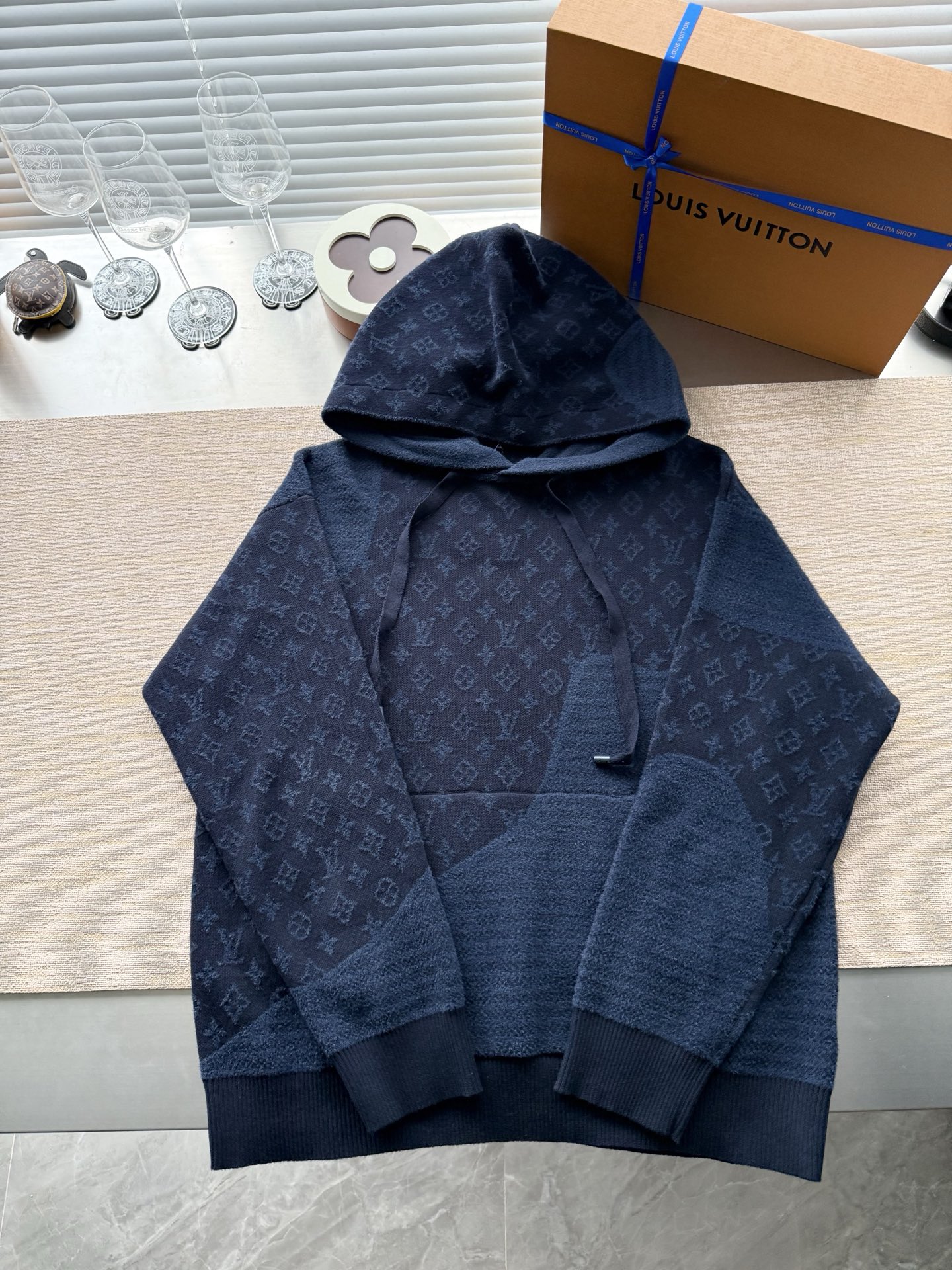 1AIWFV グラフィック ジャカードフーディ